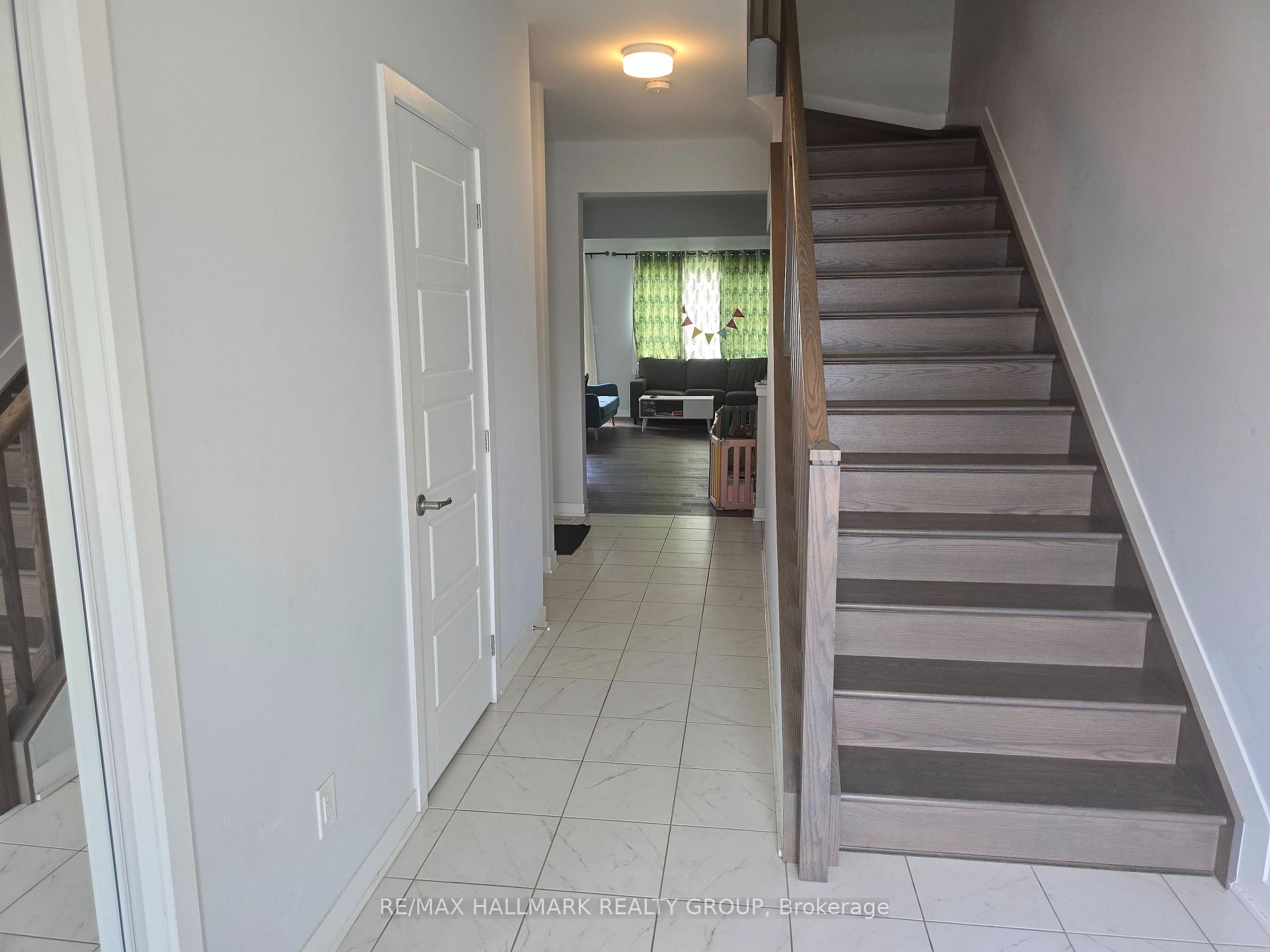 Photo 3 of 646 Fenwick Way, Ottawa, Barrhaven - Stonebridge — HOMEH