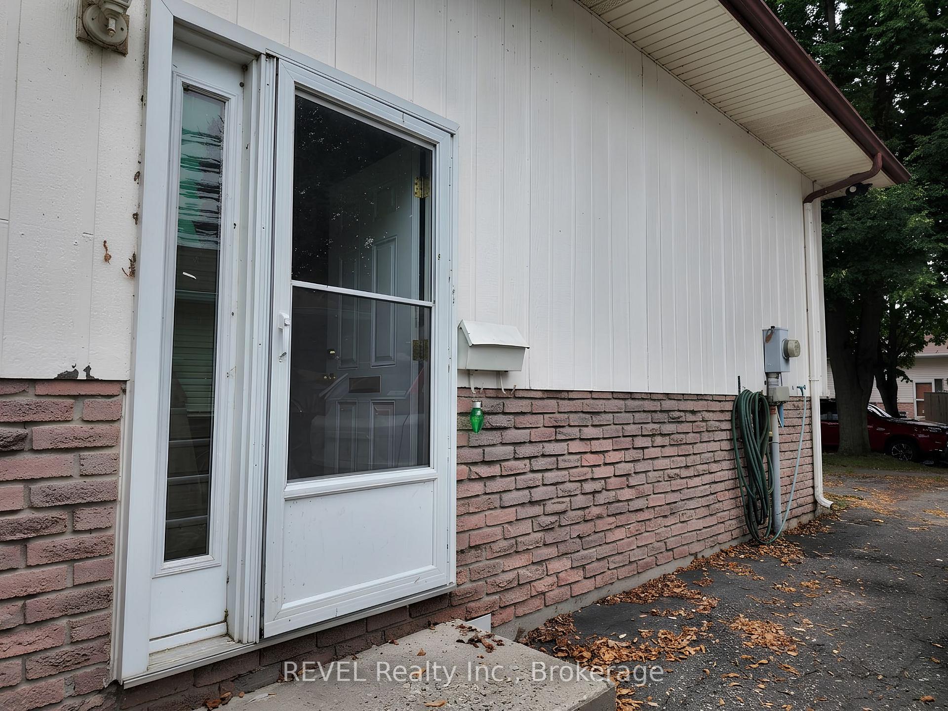 Photo 2 of Unit Main, 62 Elma Street E, St. Catharines, Lakeport — HOMEH