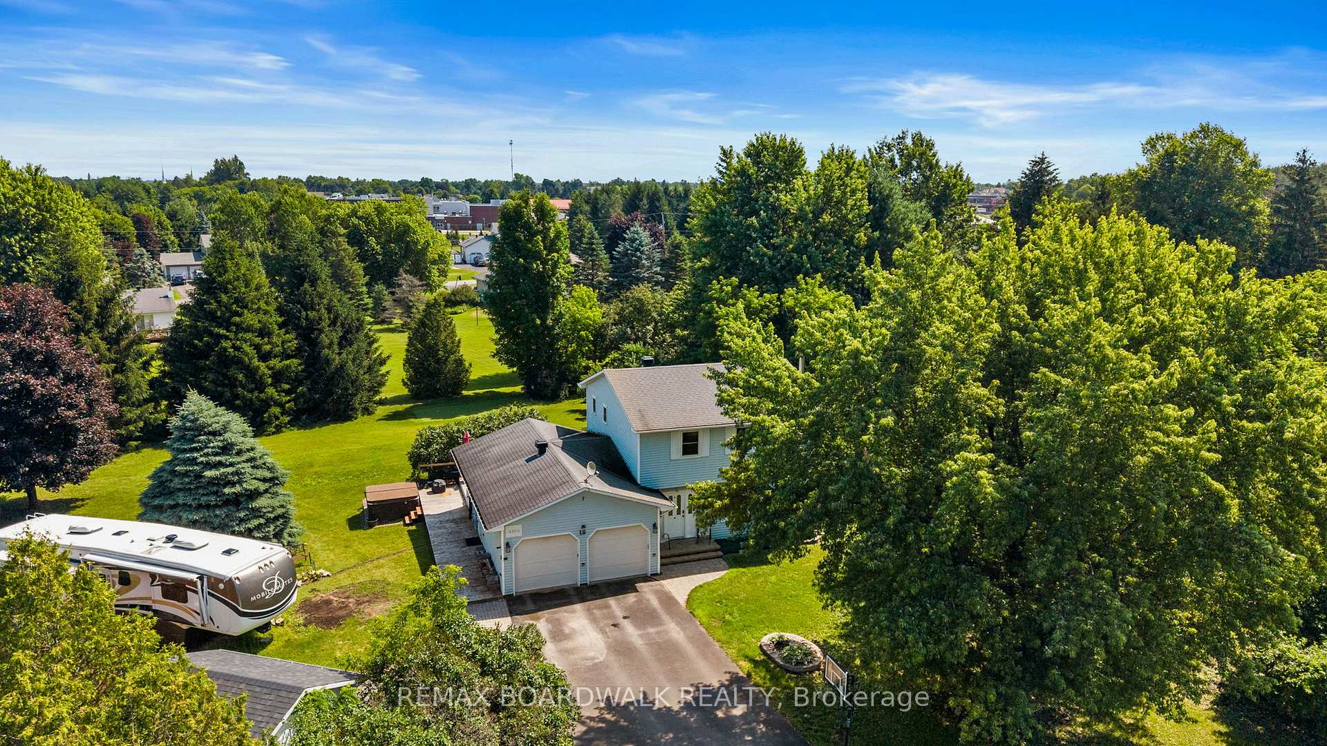 Photo 3 of 18 Berg Crescent, North Grenville, Kemptville — HOMEH