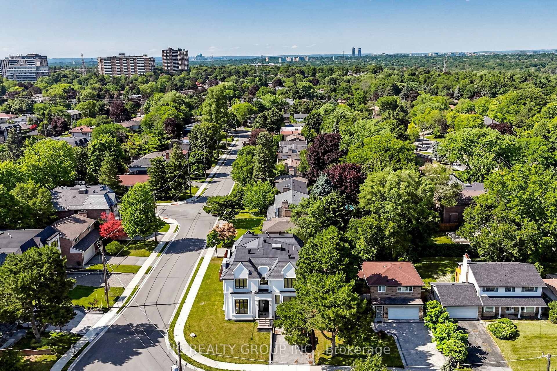 Front of 7 Knollview Crescent