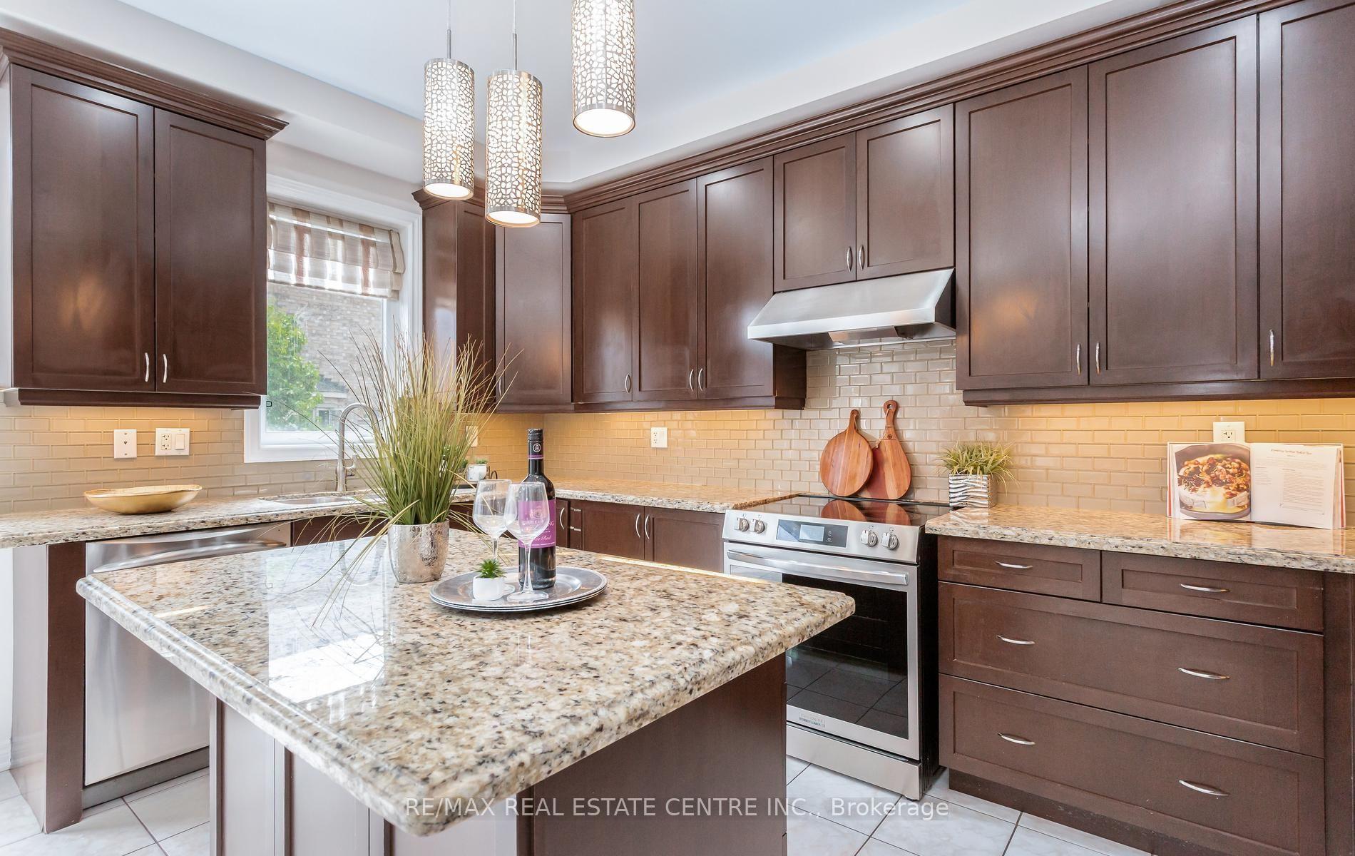 Photo 16 of 4640 Erwin Road, Burlington, Alton — HOMEH