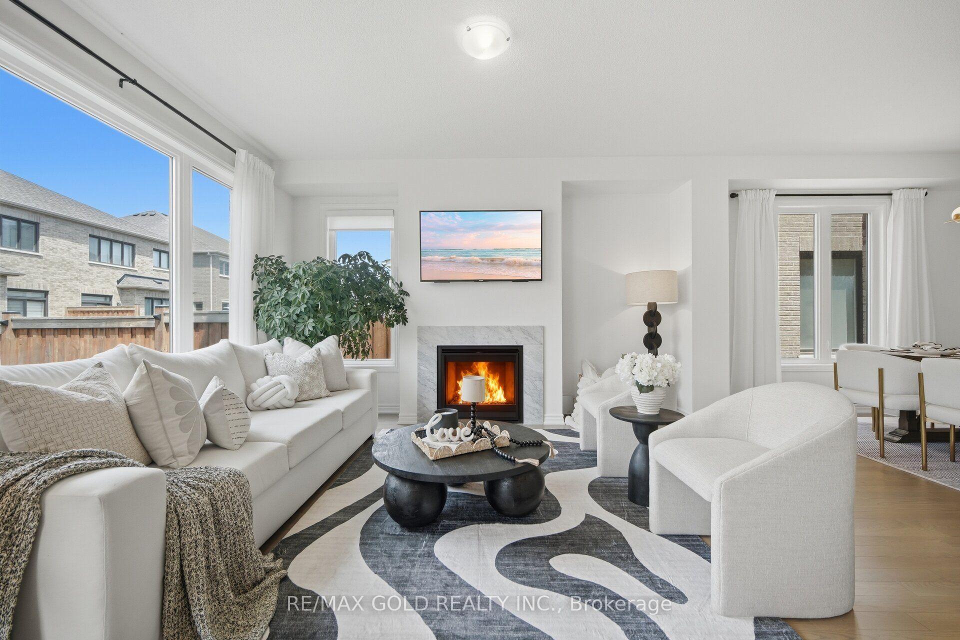 Photo 14 of 8 Huggins Drive, Whitby, Rural Whitby — HOMEH