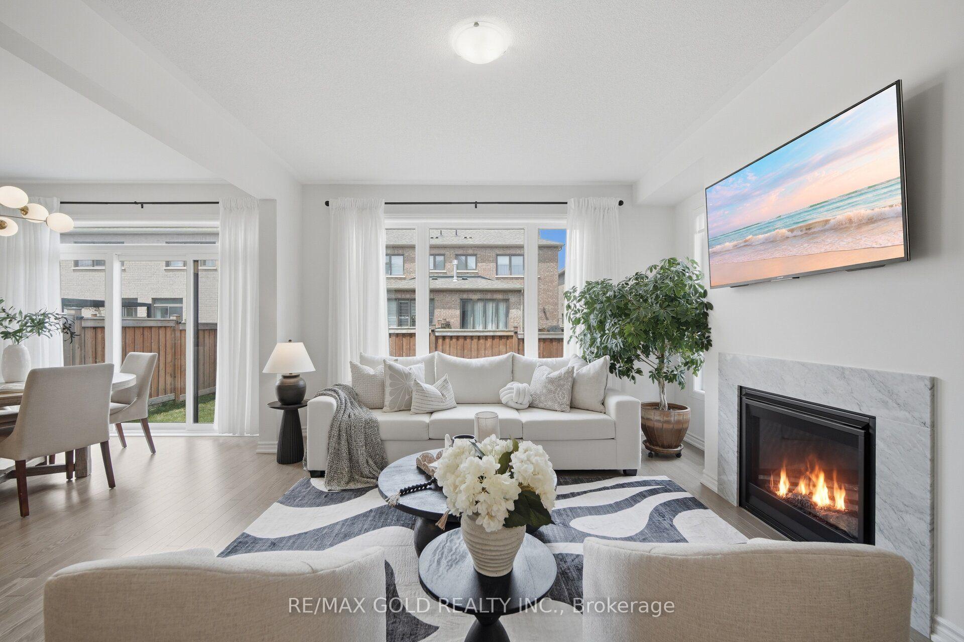 Photo 15 of 8 Huggins Drive, Whitby, Rural Whitby — HOMEH