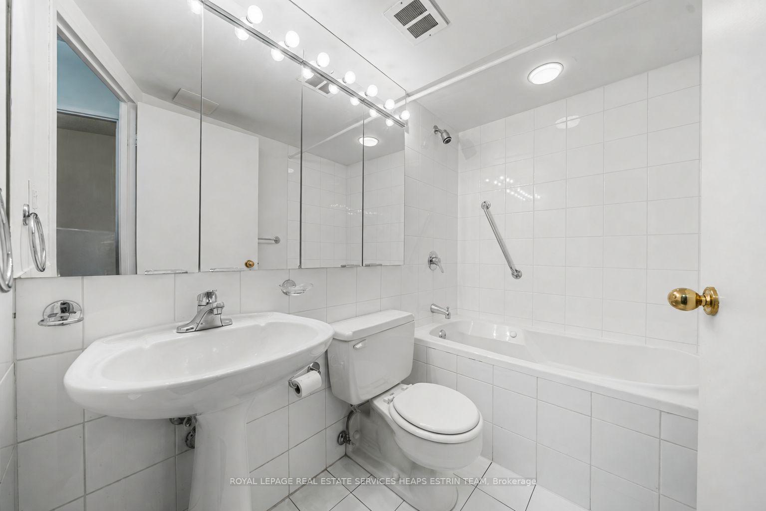 Photo 25 of Unit #411, 33 Harbour Square, Toronto, Waterfront Communities — HOMEH