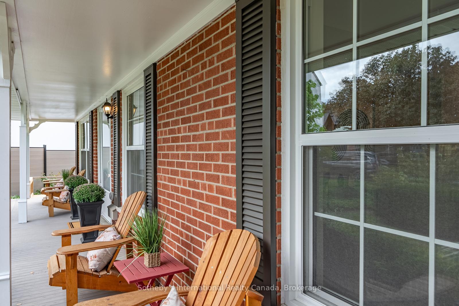 Photo 3 of 1252 Wood Place, Oakville, West — HOMEH