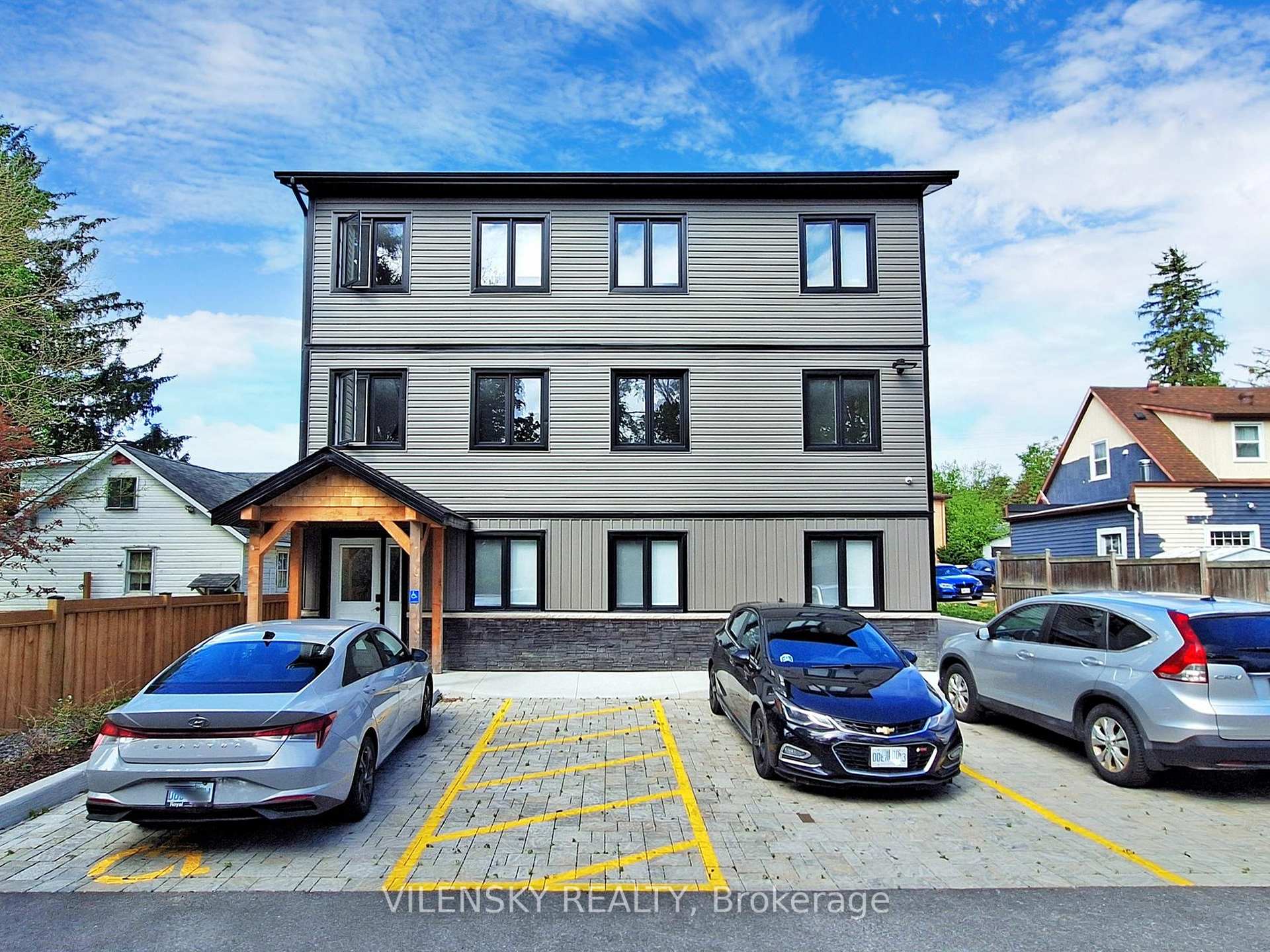 Photo 1 of Unit F, 195 Owen Street, Barrie, Wellington — HOMEH
