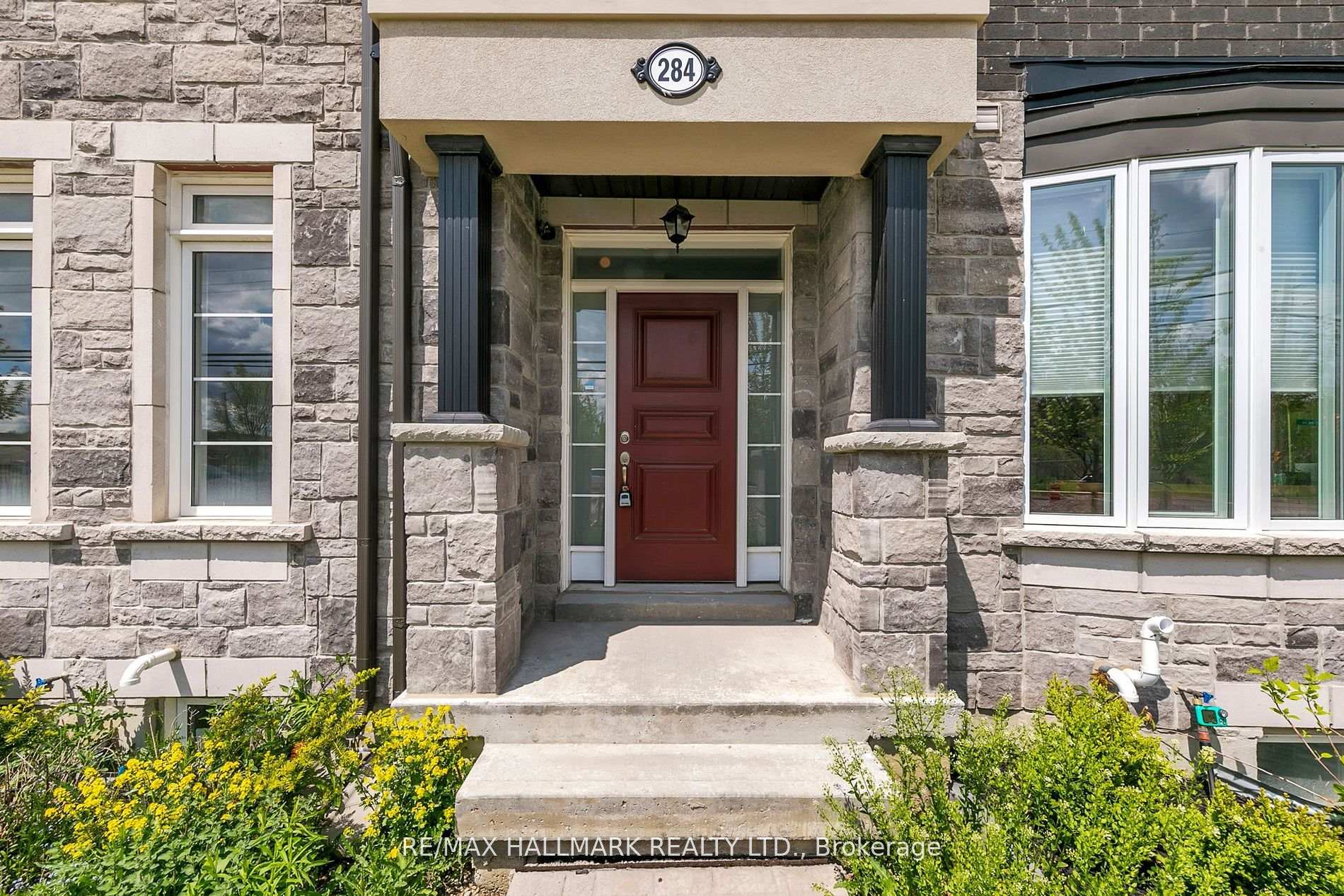 Photo 2 of 284 King Road, Richmond Hill, Oak Ridges — HOMEH