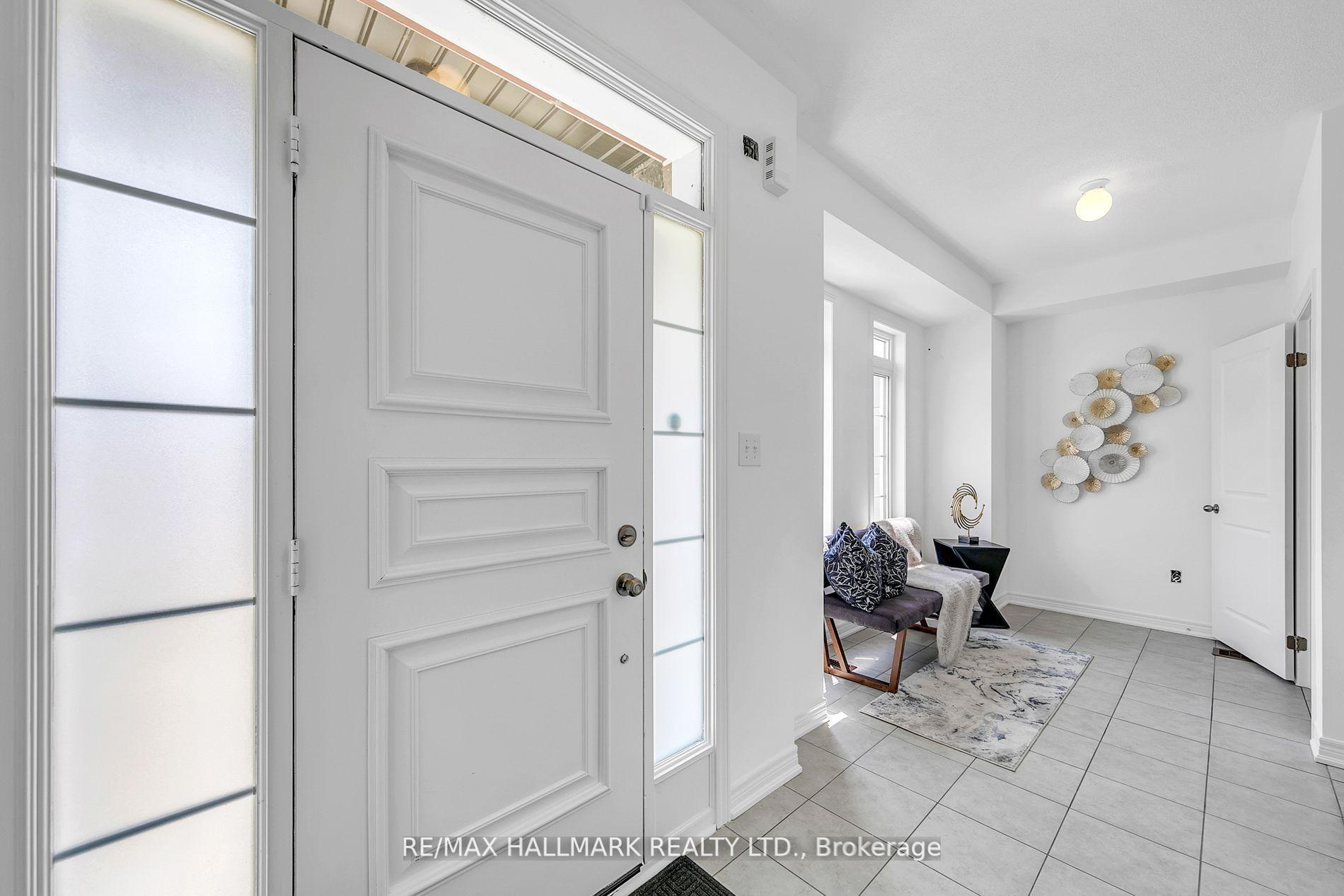 Photo 3 of 284 King Road, Richmond Hill, Oak Ridges — HOMEH