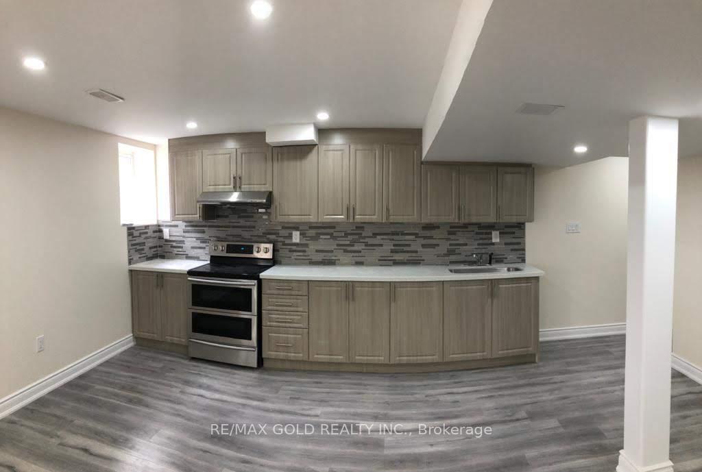 Photo 4 of 41 Callandar Road, Brampton, Northwest Brampton — HOMEH