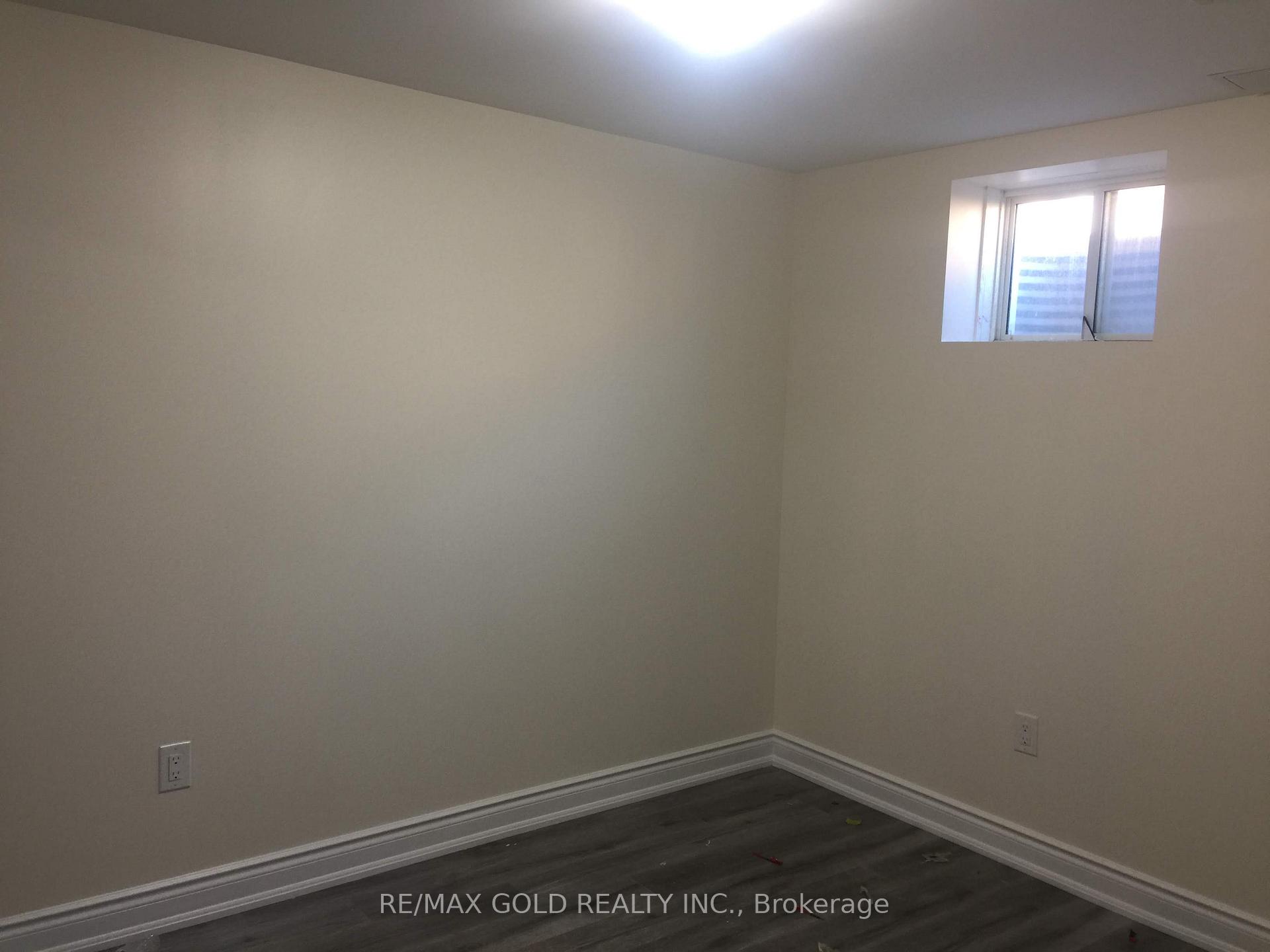 Photo 5 of 41 Callandar Road, Brampton, Northwest Brampton — HOMEH