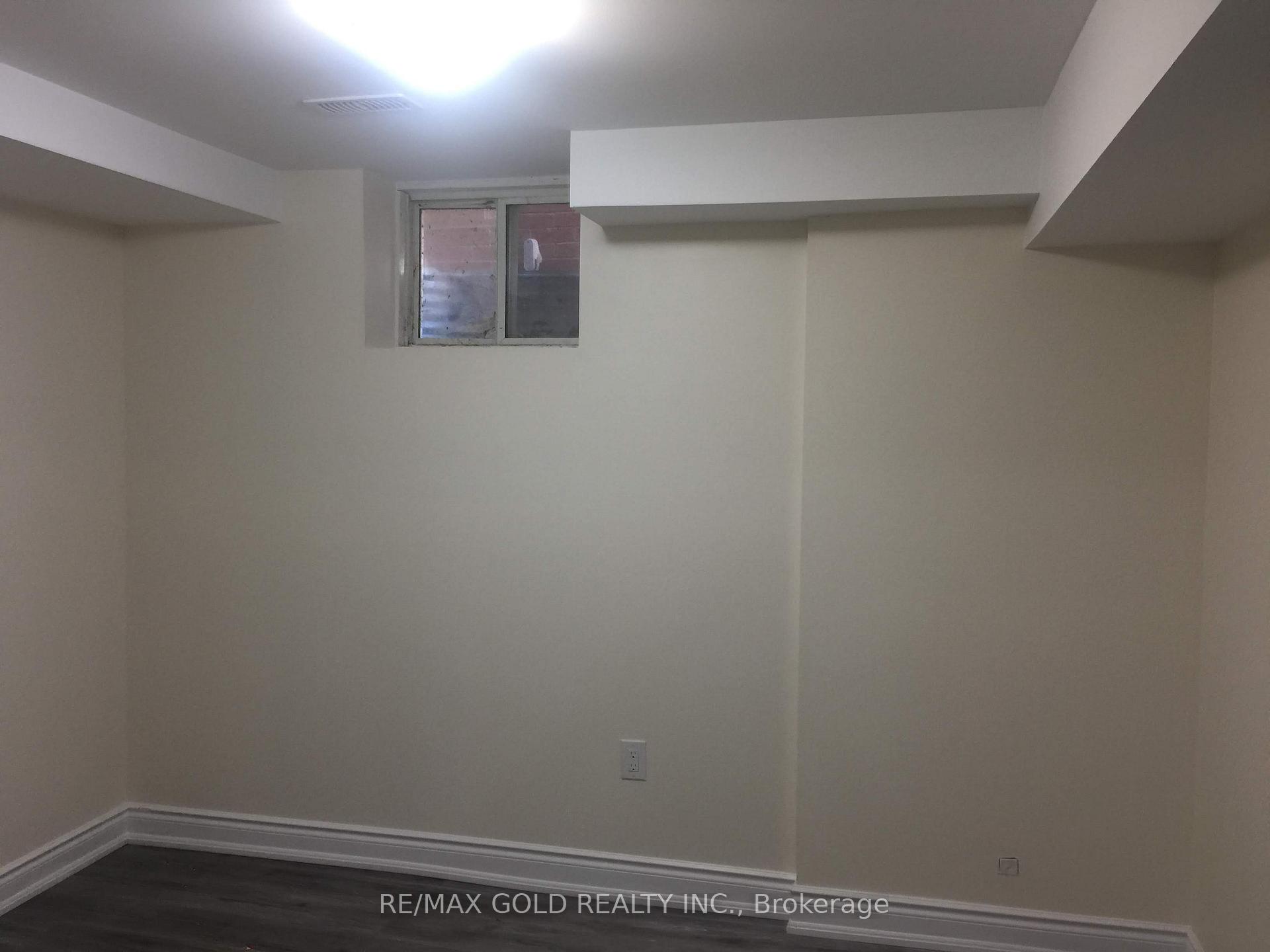 Photo 6 of 41 Callandar Road, Brampton, Northwest Brampton — HOMEH