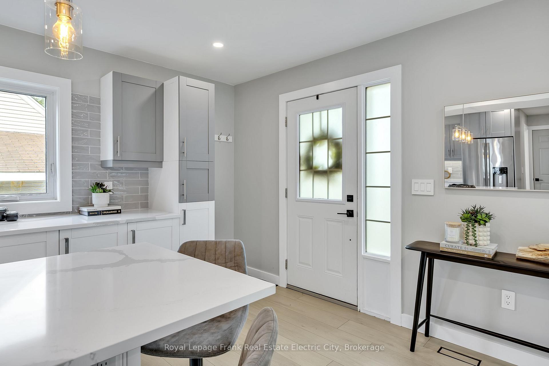 Photo 4 of 547 Rose Avenue, Peterborough, Otonabee Ward 1 — HOMEH