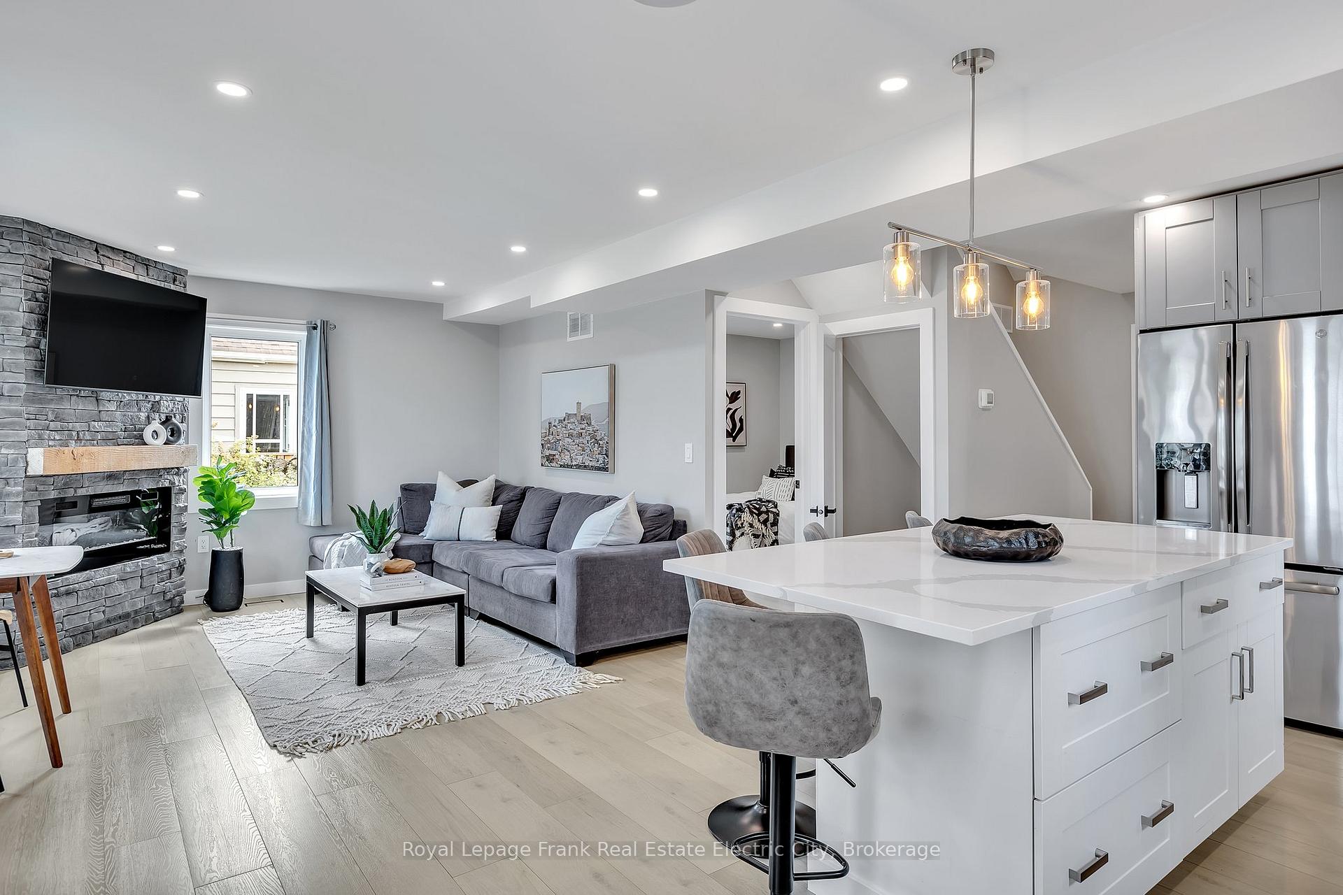 Photo 5 of 547 Rose Avenue, Peterborough, Otonabee Ward 1 — HOMEH