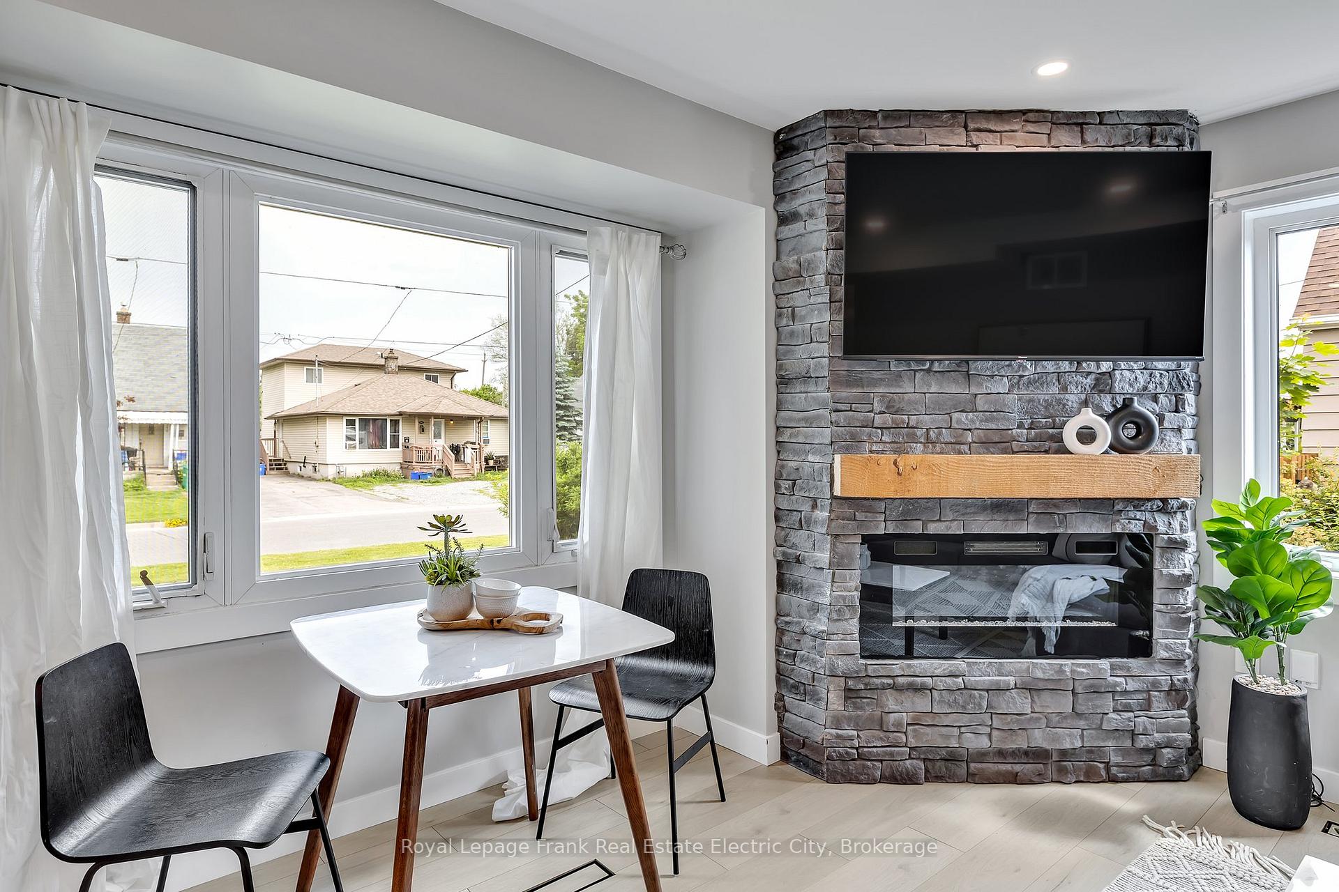 Photo 10 of 547 Rose Avenue, Peterborough, Otonabee Ward 1 — HOMEH