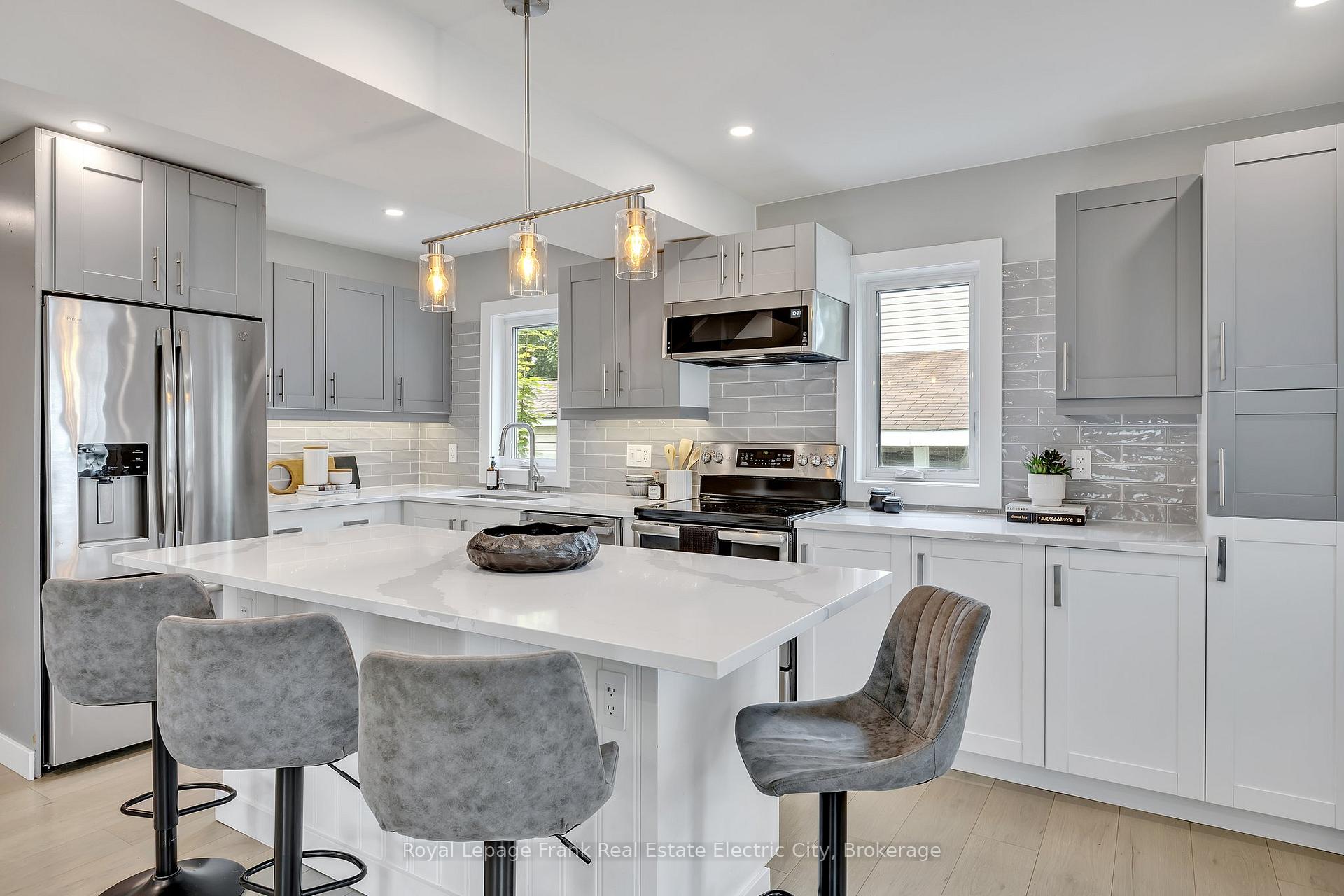 Photo 11 of 547 Rose Avenue, Peterborough, Otonabee Ward 1 — HOMEH