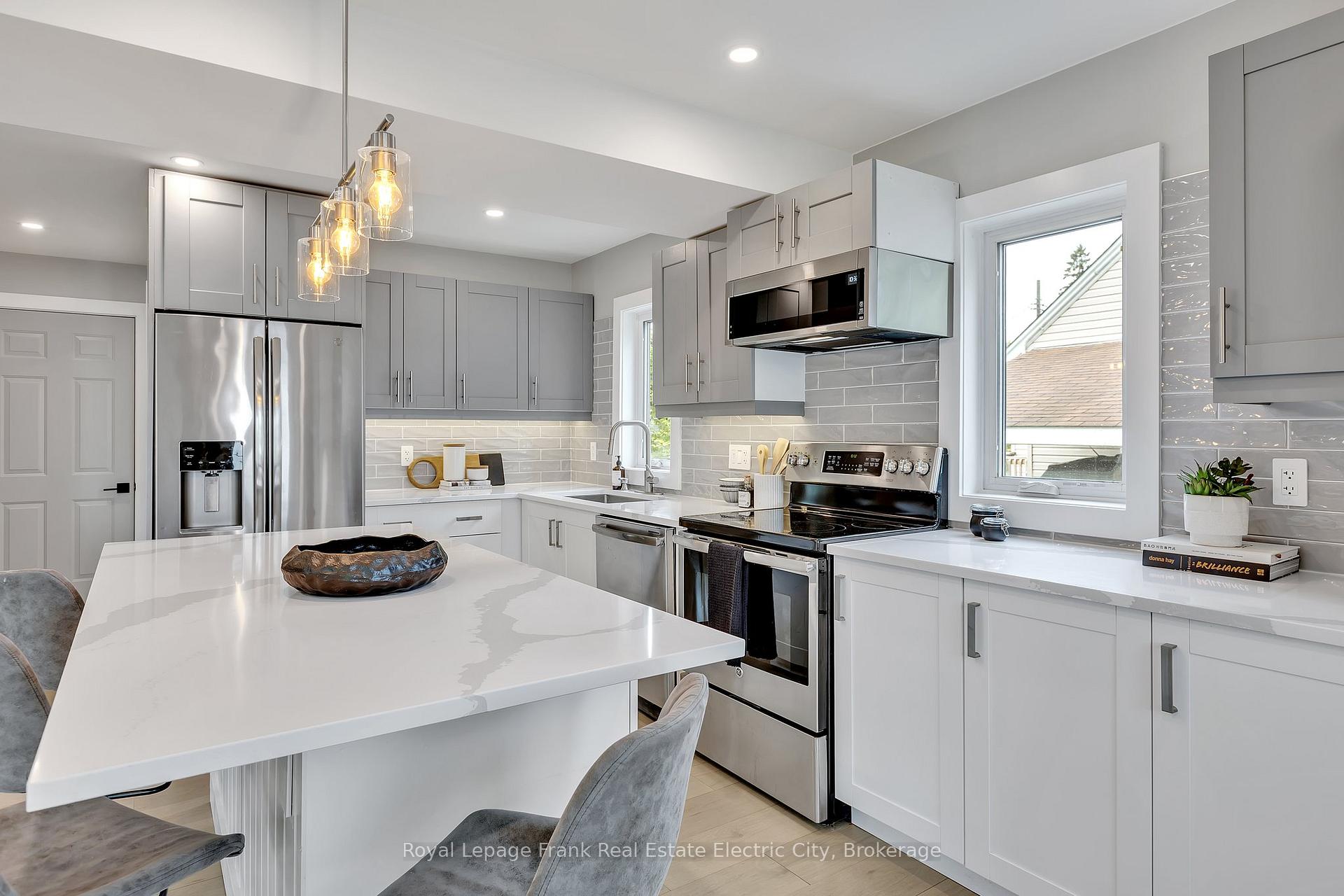 Photo 12 of 547 Rose Avenue, Peterborough, Otonabee Ward 1 — HOMEH