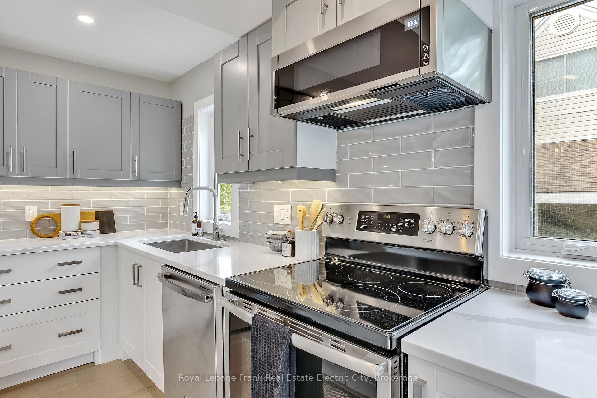 Photo 13 of 547 Rose Avenue, Peterborough, Otonabee Ward 1 — HOMEH