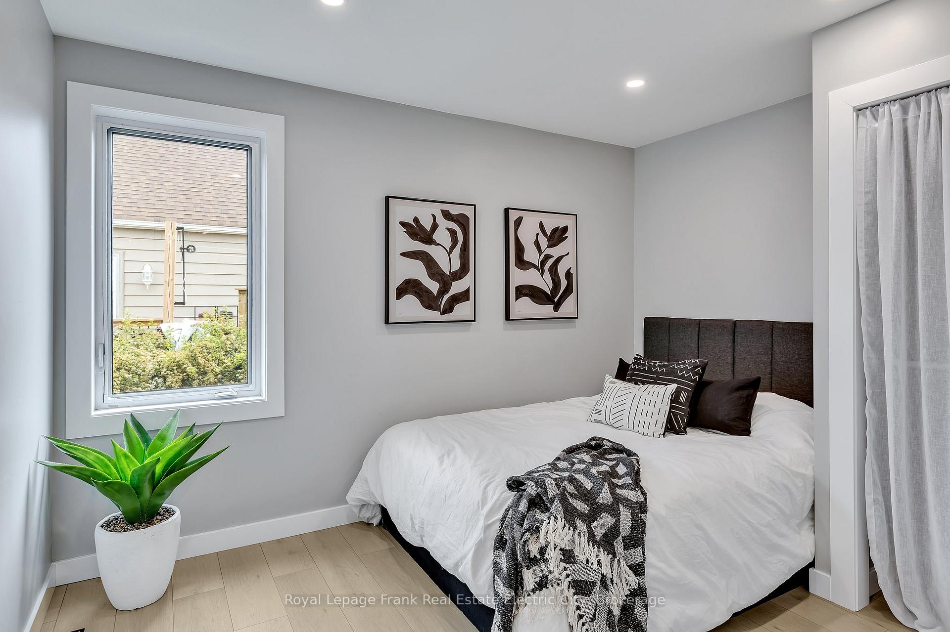 Photo 17 of 547 Rose Avenue, Peterborough, Otonabee Ward 1 — HOMEH