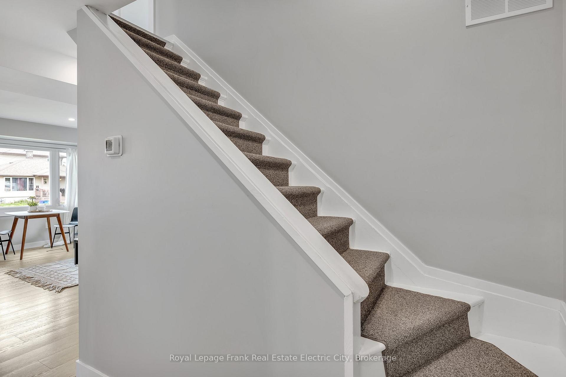 Photo 20 of 547 Rose Avenue, Peterborough, Otonabee Ward 1 — HOMEH