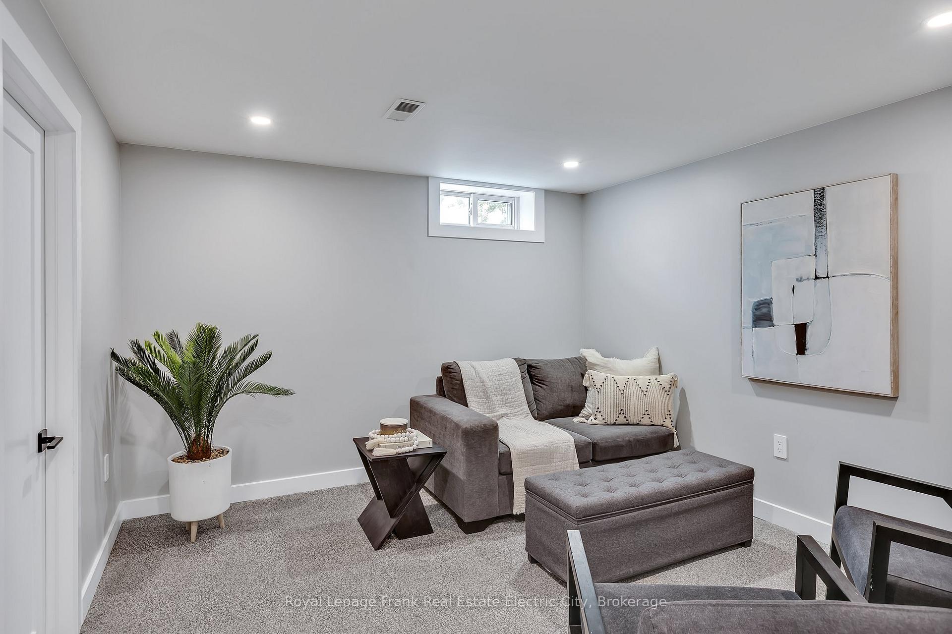 Photo 31 of 547 Rose Avenue, Peterborough, Otonabee Ward 1 — HOMEH