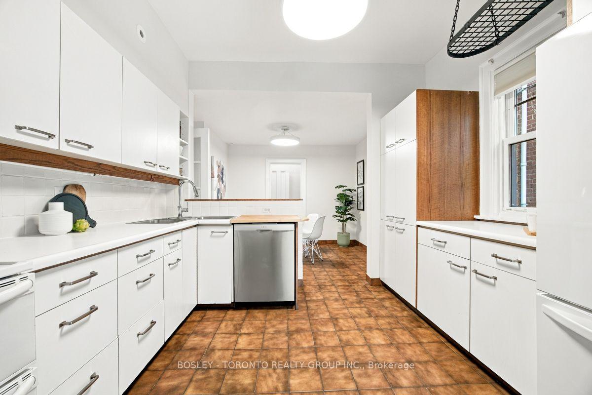 Photo 13 of 111 Welland Avenue, Toronto, Rosedale-Moore Park — HOMEH