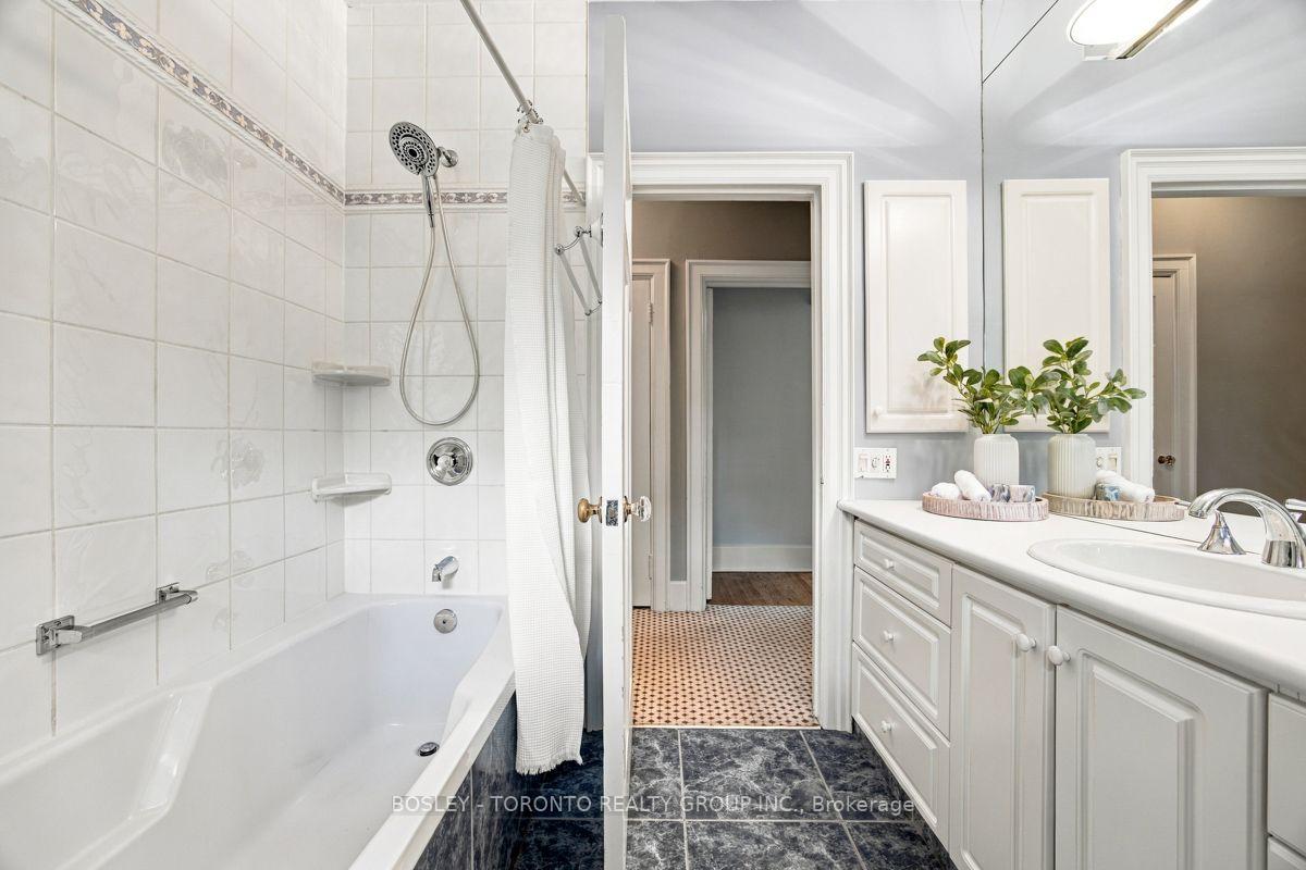 Photo 25 of 111 Welland Avenue, Toronto, Rosedale-Moore Park — HOMEH