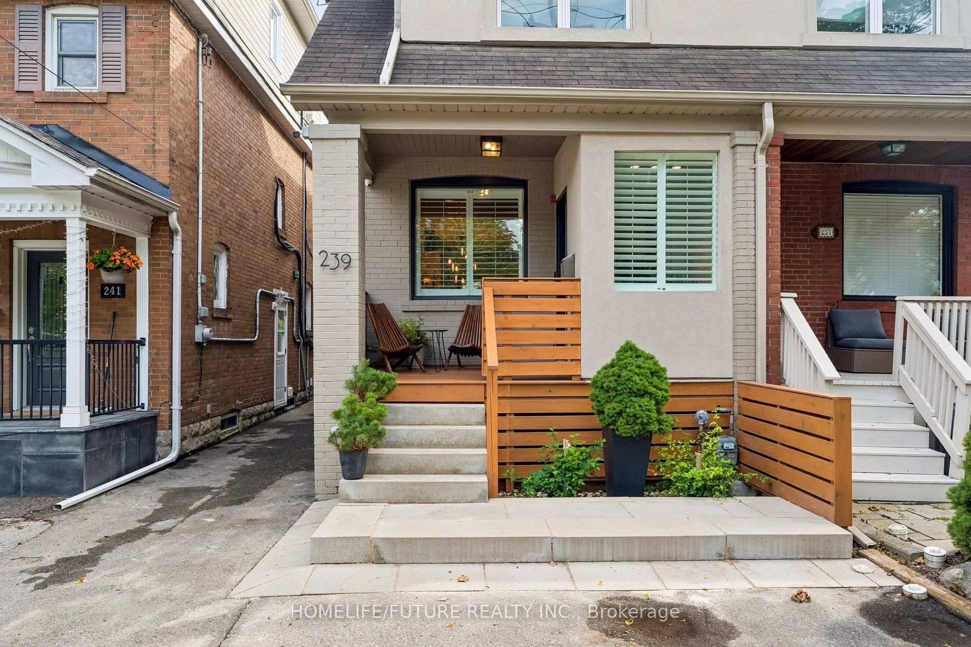 Photo 2 of 239 Broadway Avenue, Toronto, Mount Pleasant East — HOMEH