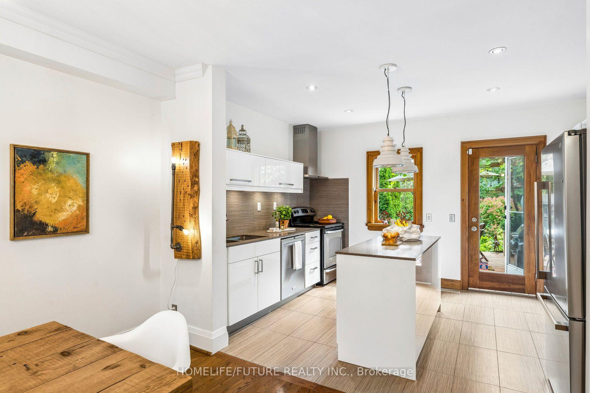 Photo 10 of 239 Broadway Avenue, Toronto, Mount Pleasant East — HOMEH