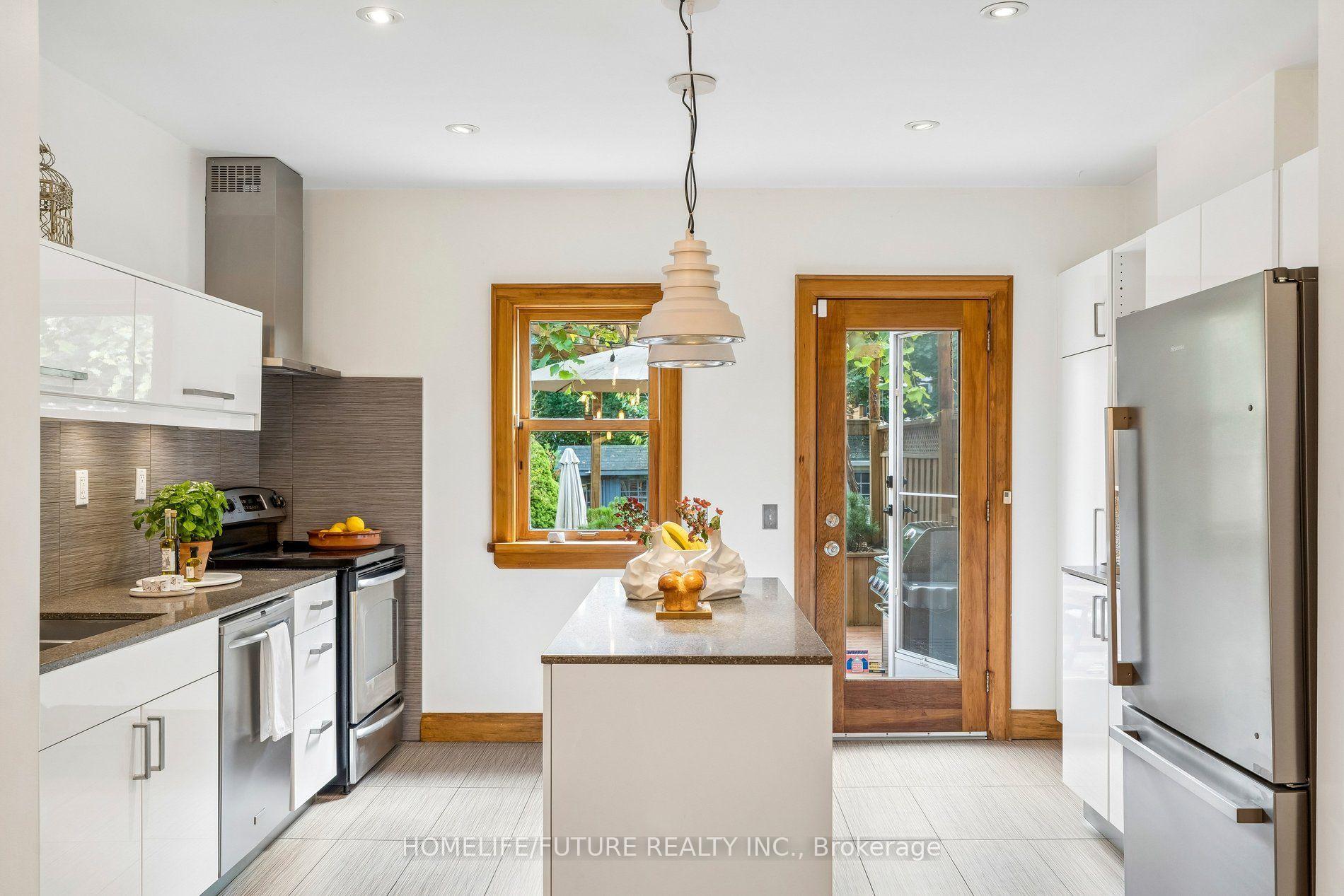 Photo 11 of 239 Broadway Avenue, Toronto, Mount Pleasant East — HOMEH