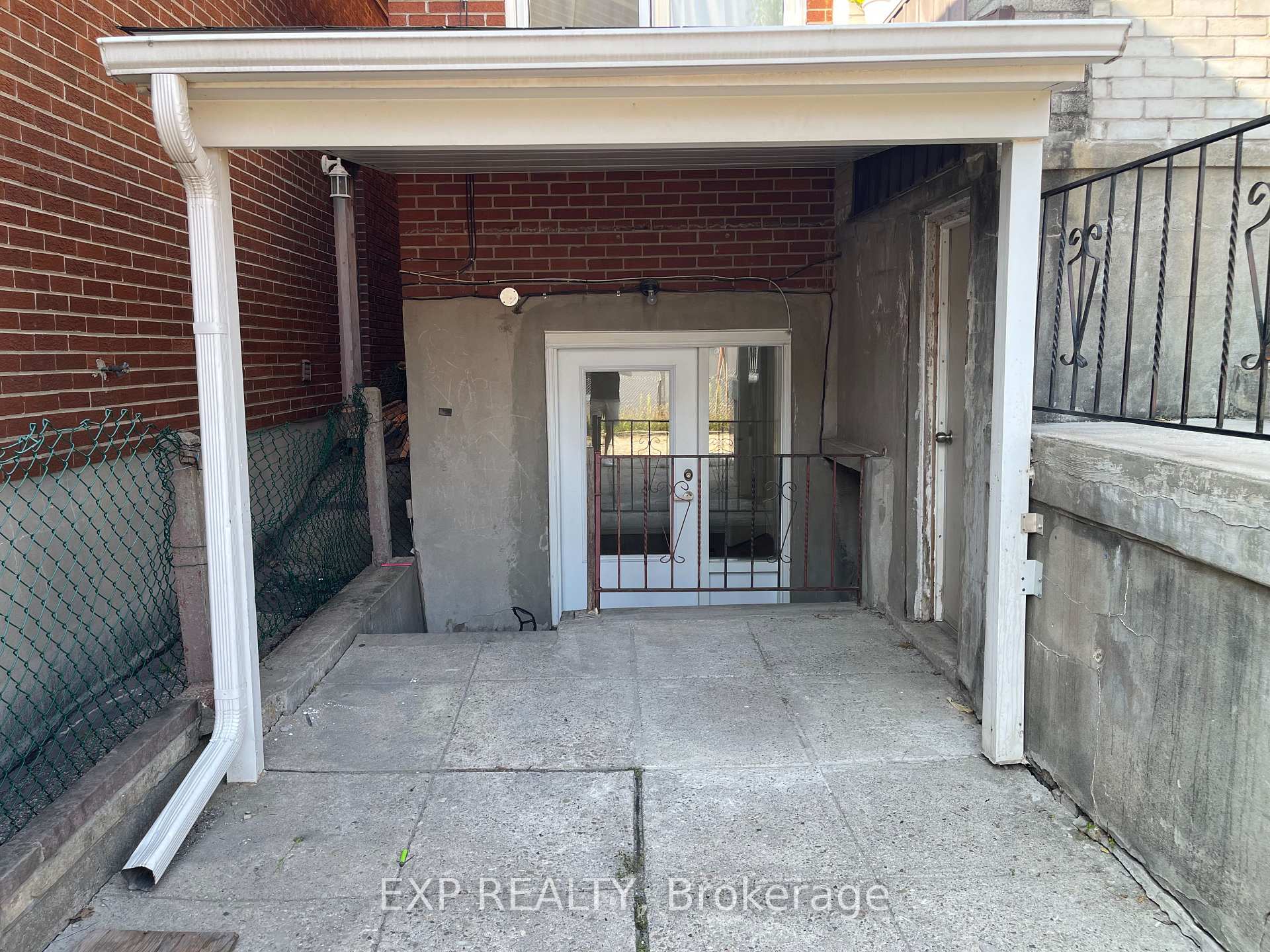 Photo 26 of 41 Bloem Avenue, Toronto, Caledonia-Fairbank — HOMEH
