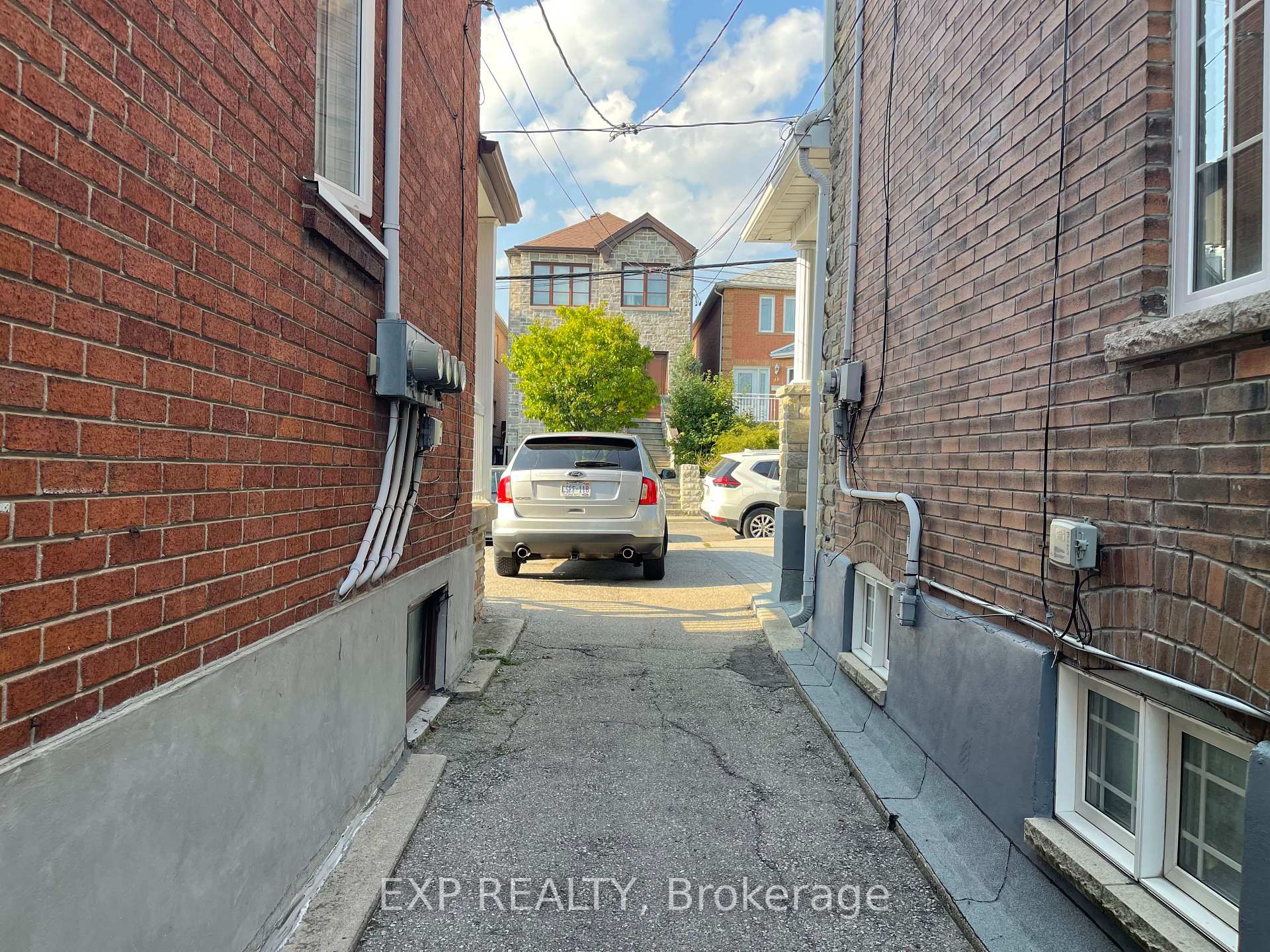 Photo 29 of 41 Bloem Avenue, Toronto, Caledonia-Fairbank — HOMEH