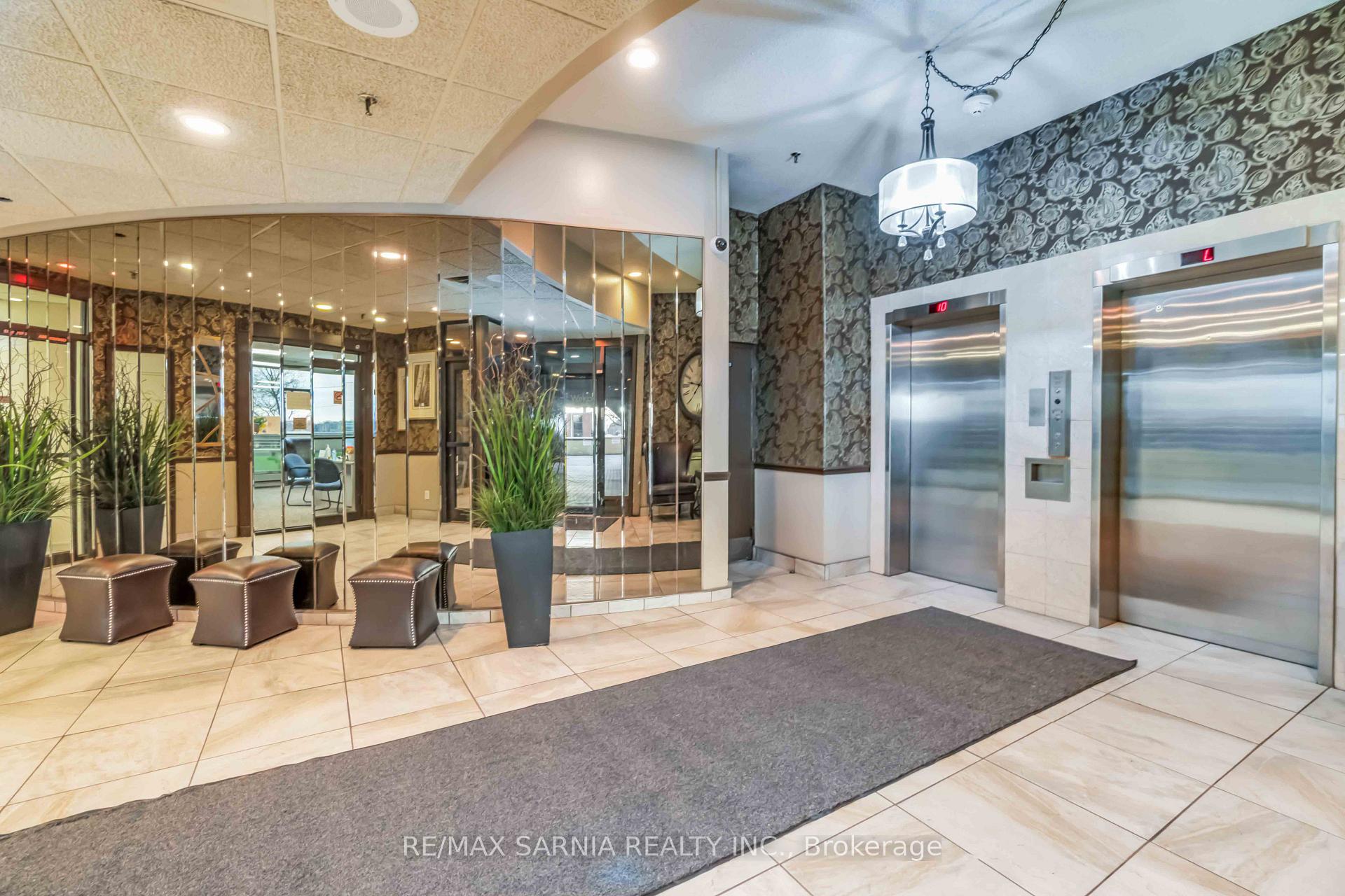 Photo 4 of Unit 1204, 155 Front Street N, Sarnia — HOMEH