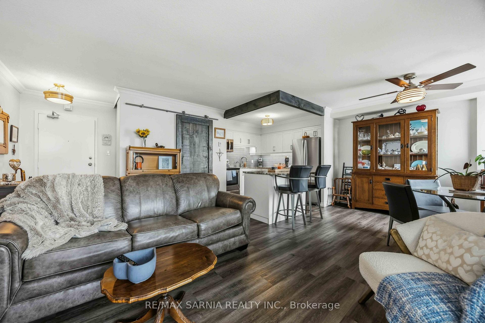 Photo 8 of Unit 1204, 155 Front Street N, Sarnia — HOMEH
