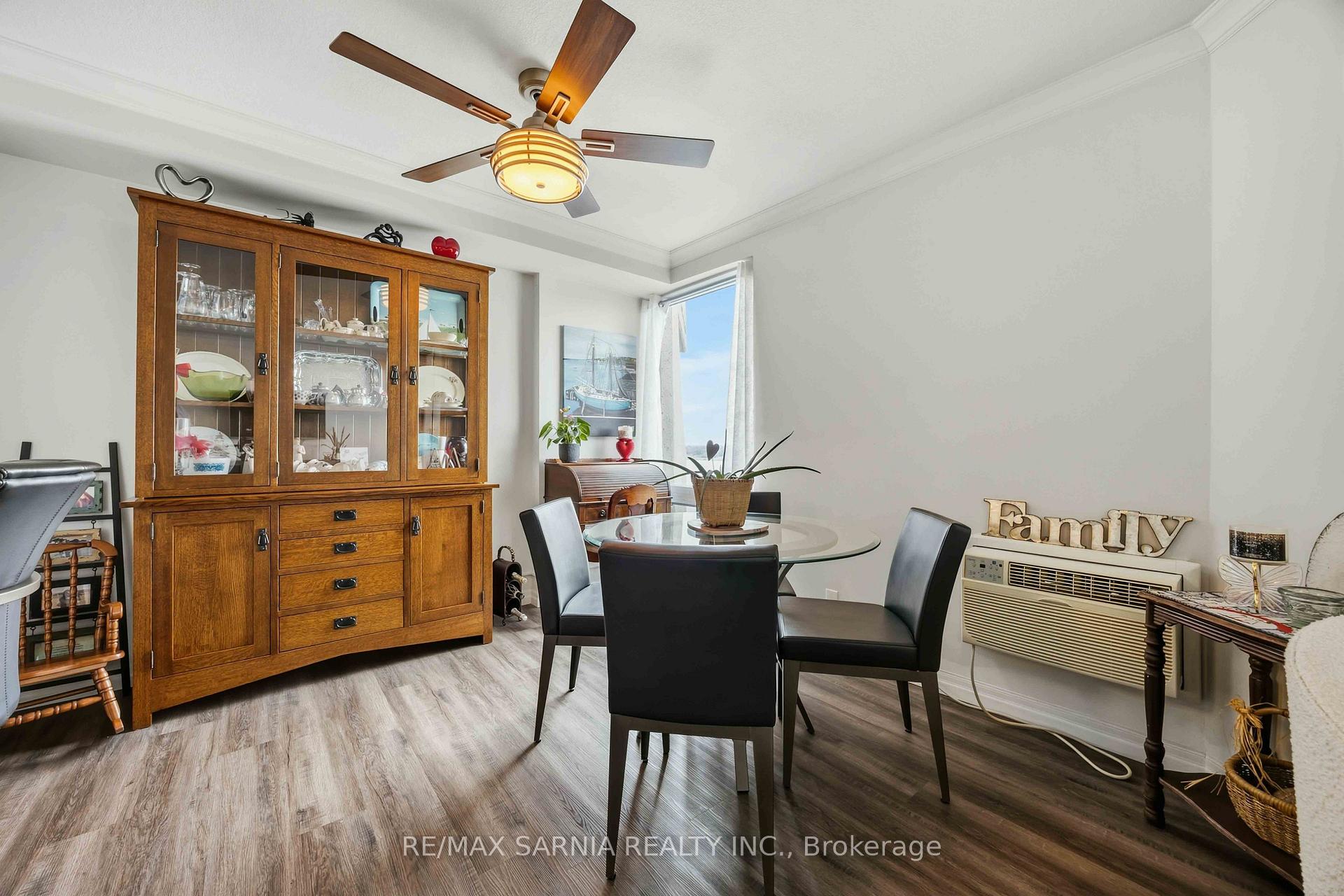 Photo 9 of Unit 1204, 155 Front Street N, Sarnia — HOMEH