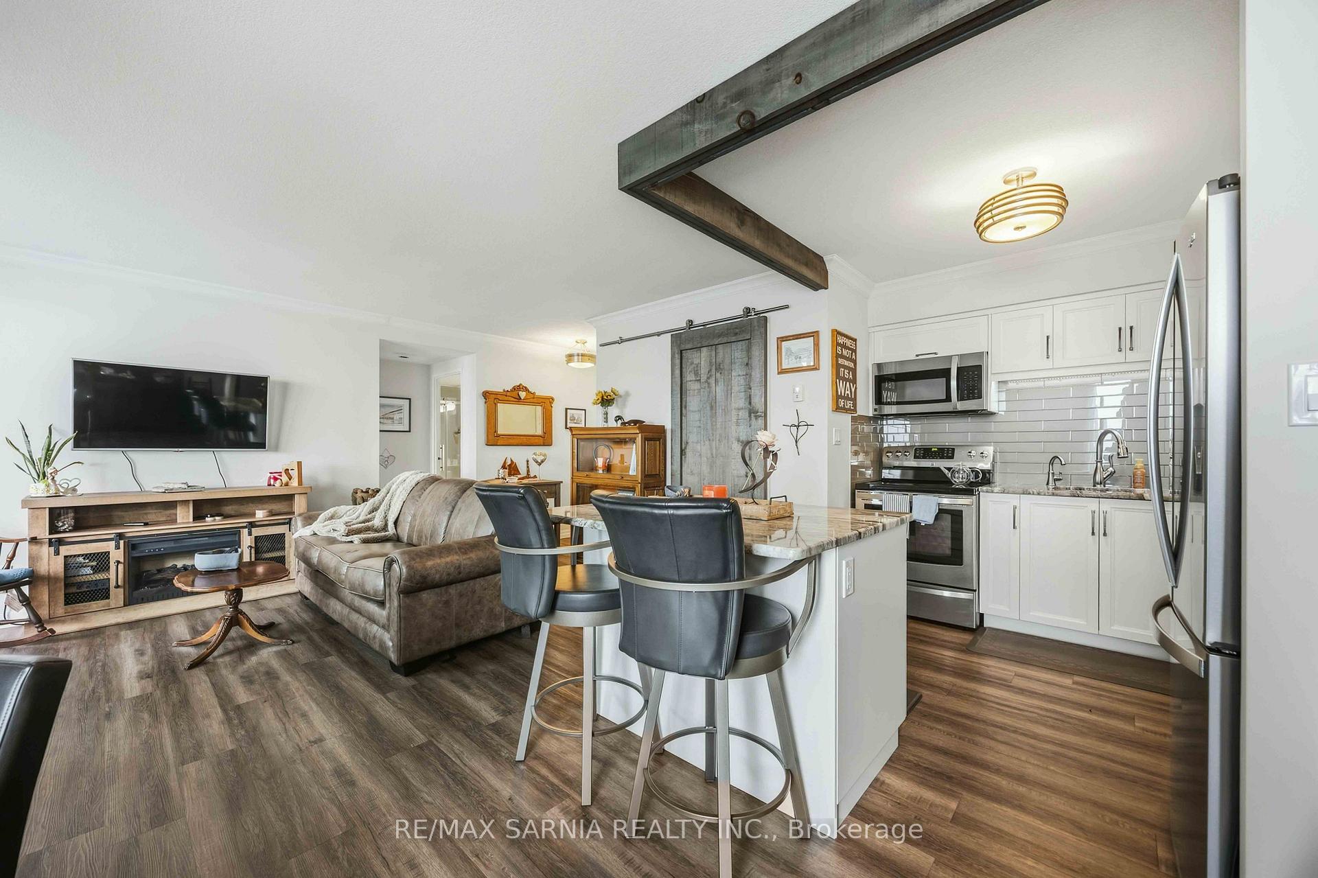 Photo 11 of Unit 1204, 155 Front Street N, Sarnia — HOMEH