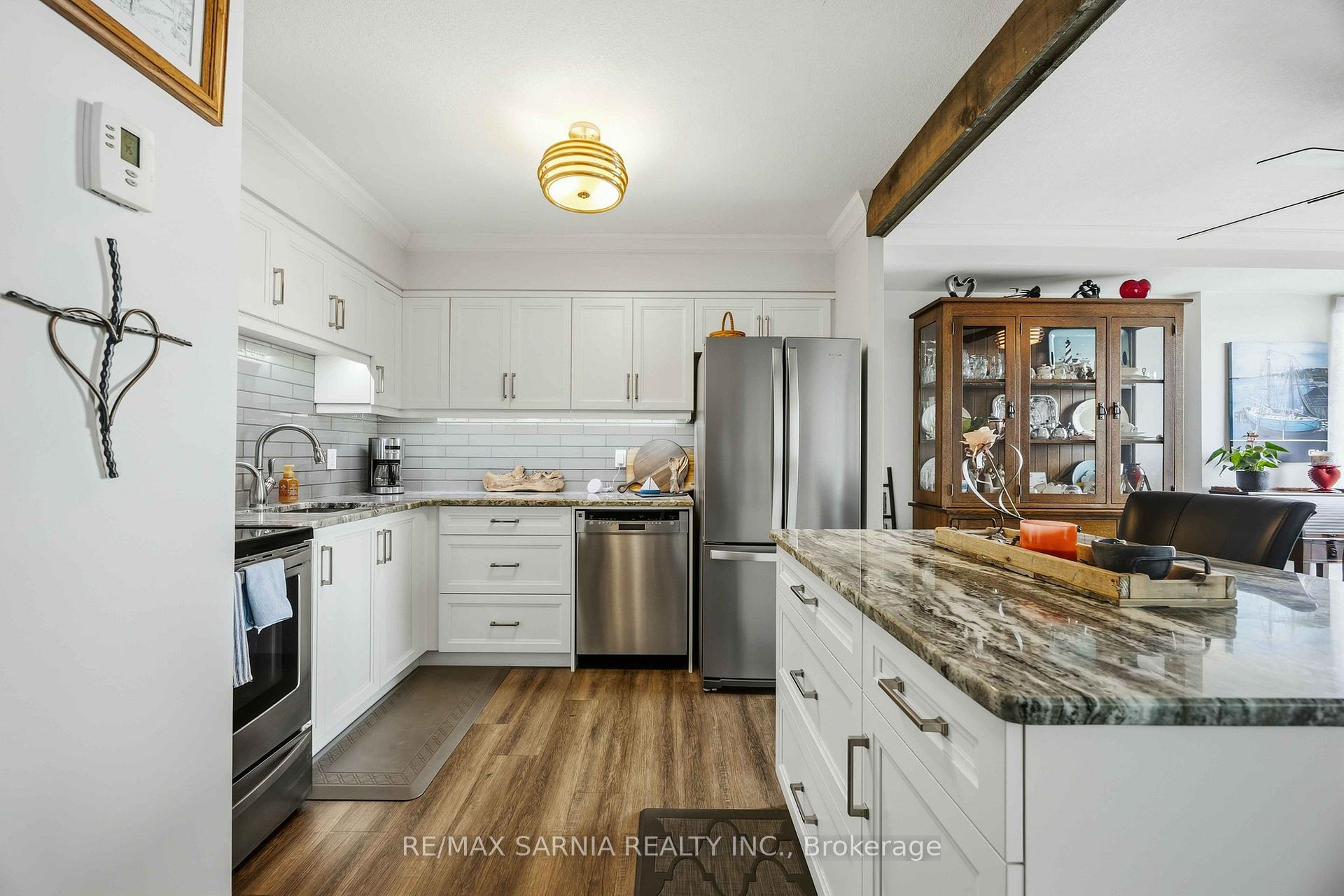 Photo 13 of Unit 1204, 155 Front Street N, Sarnia — HOMEH