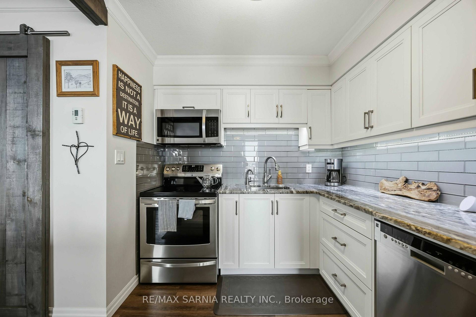 Photo 15 of Unit 1204, 155 Front Street N, Sarnia — HOMEH
