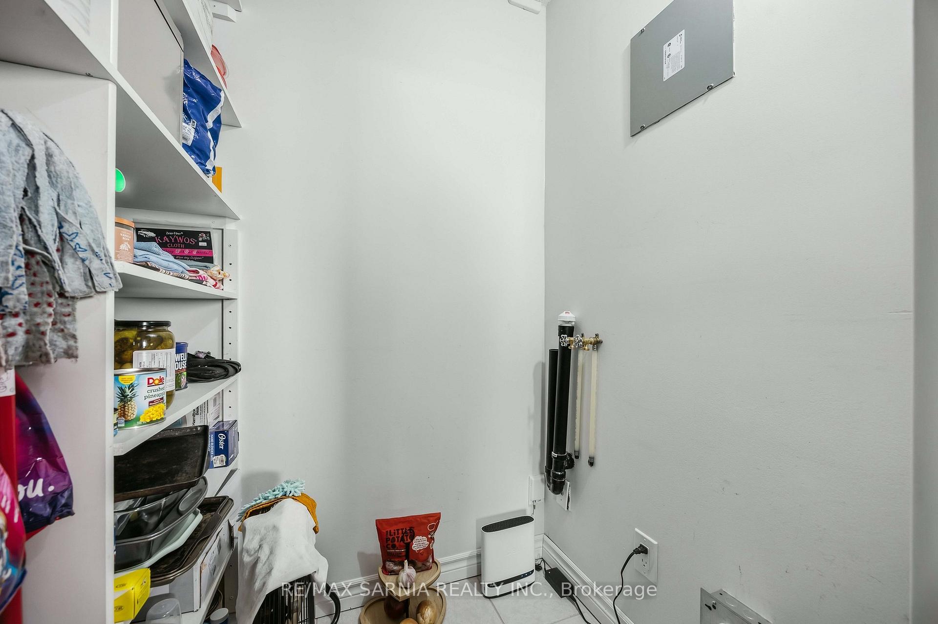 Photo 17 of Unit 1204, 155 Front Street N, Sarnia — HOMEH