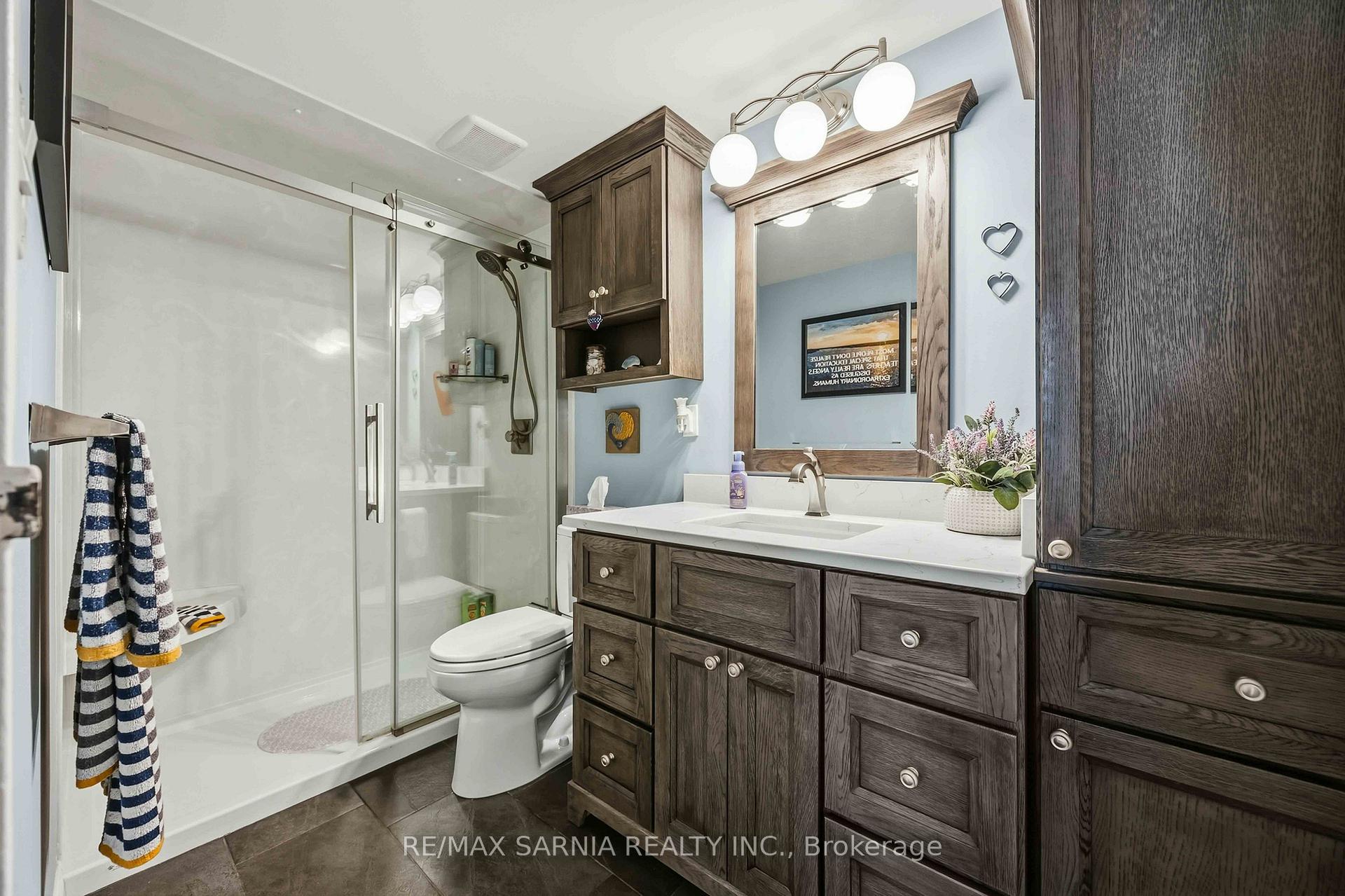 Photo 18 of Unit 1204, 155 Front Street N, Sarnia — HOMEH