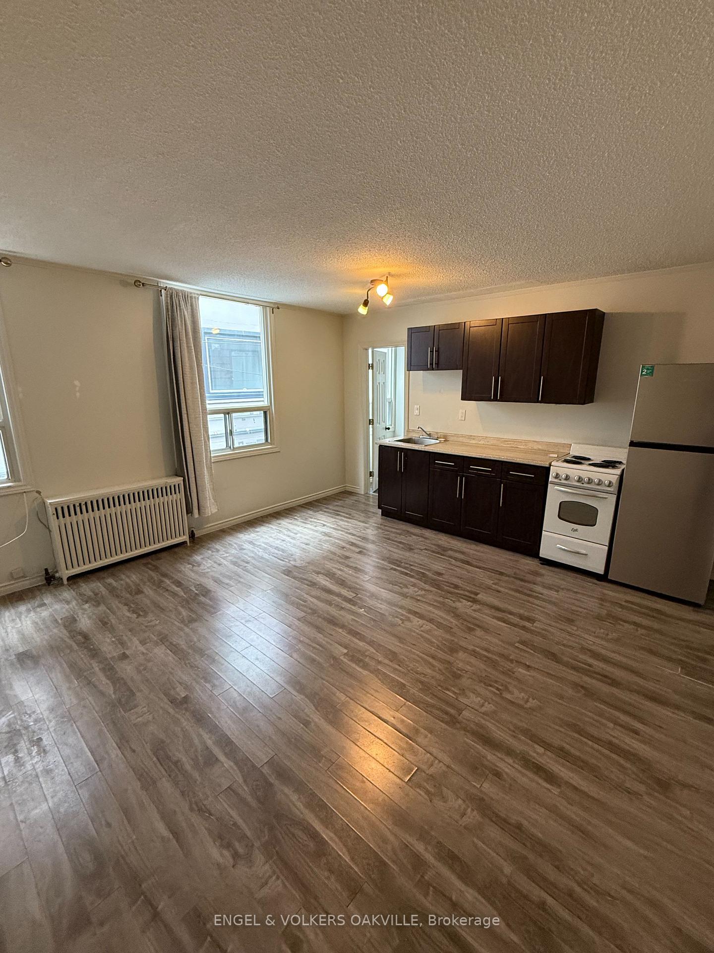 Photo 6 of Unit 3, 155 Lakeshore Road E, Oakville, Old Oakville — HOMEH