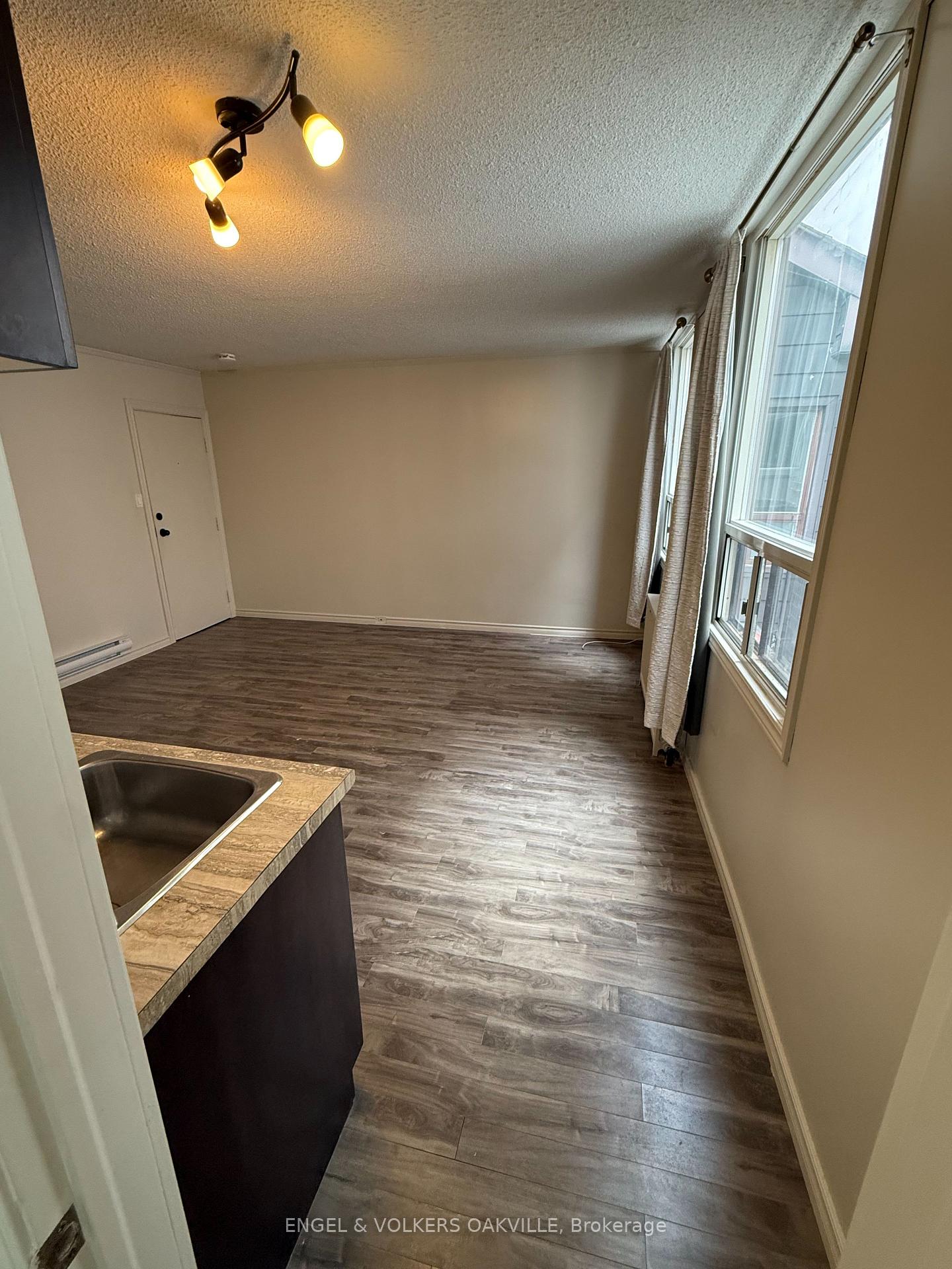 Photo 7 of Unit 3, 155 Lakeshore Road E, Oakville, Old Oakville — HOMEH