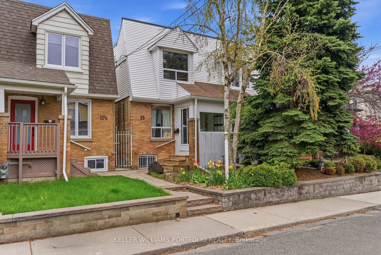 Photo 2 of 15 Myrtle Avenue, Toronto, South Riverdale — HOMEH