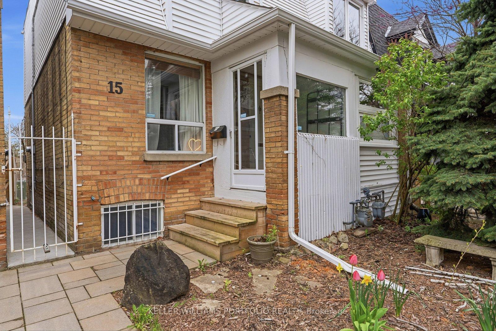 Photo 3 of 15 Myrtle Avenue, Toronto, South Riverdale — HOMEH