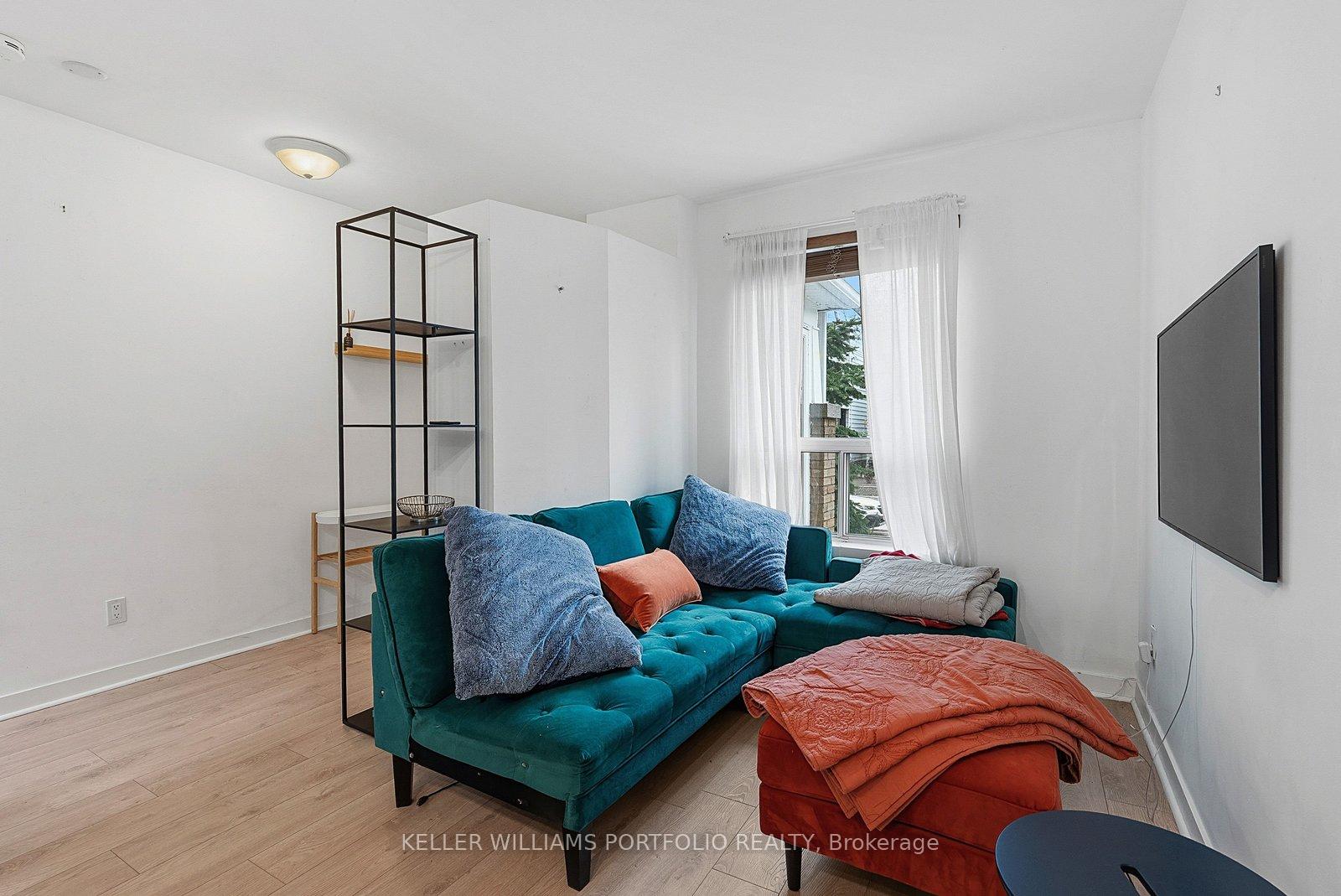 Photo 9 of 15 Myrtle Avenue, Toronto, South Riverdale — HOMEH