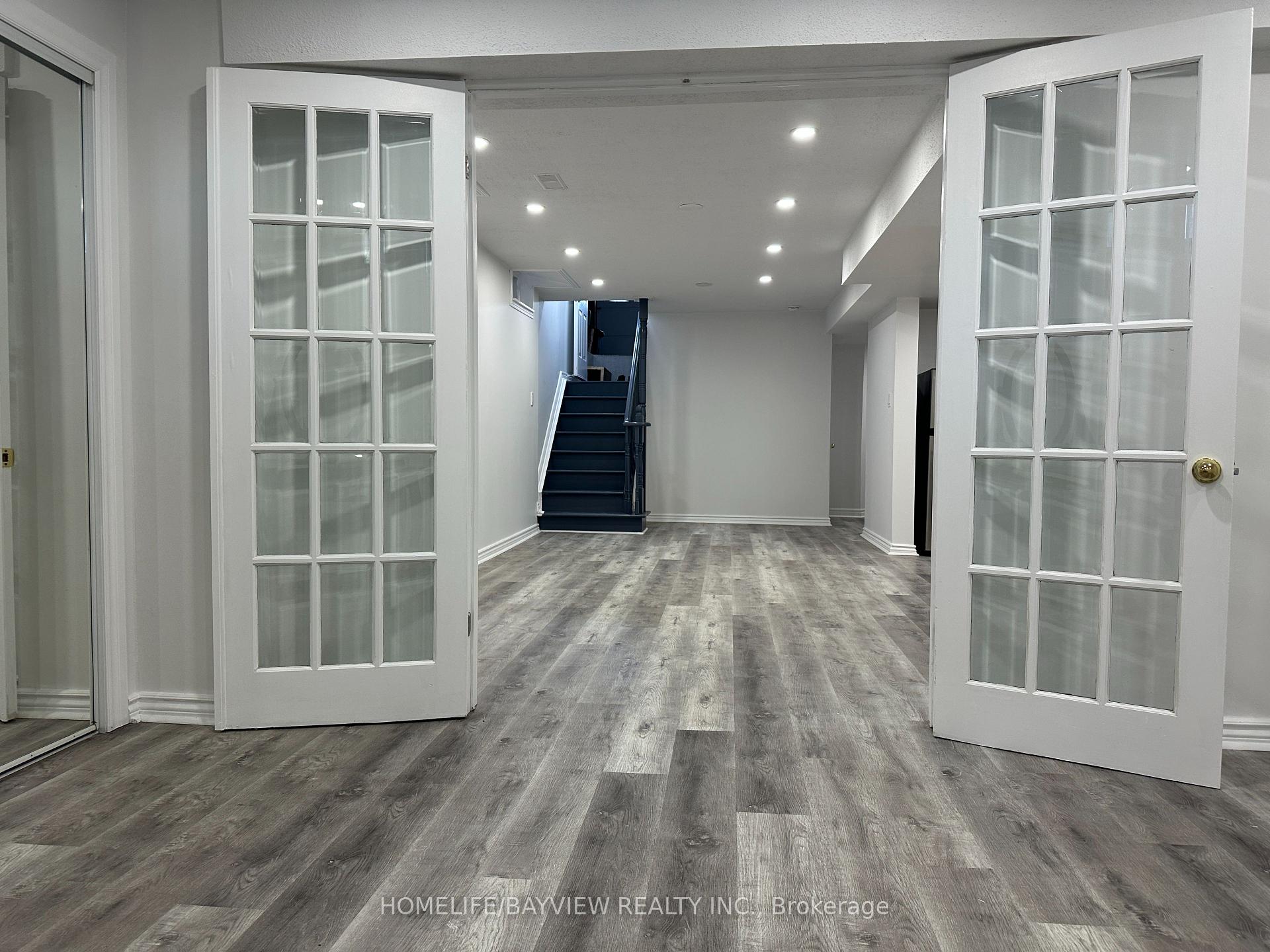 Photo 12 of 36 Rosanna(Lower Level) Crescent, Vaughan, Maple — HOMEH