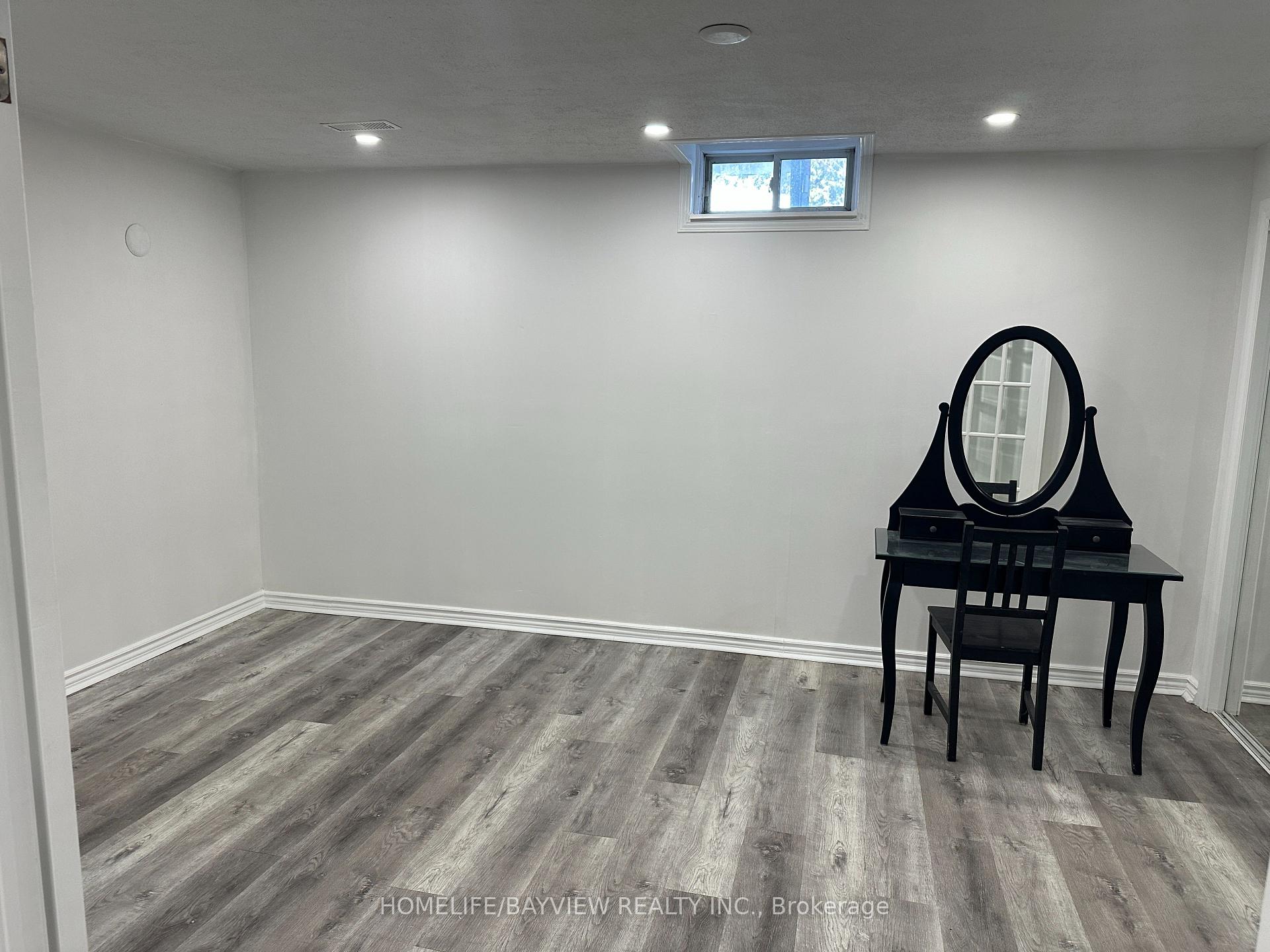 Photo 13 of 36 Rosanna(Lower Level) Crescent, Vaughan, Maple — HOMEH