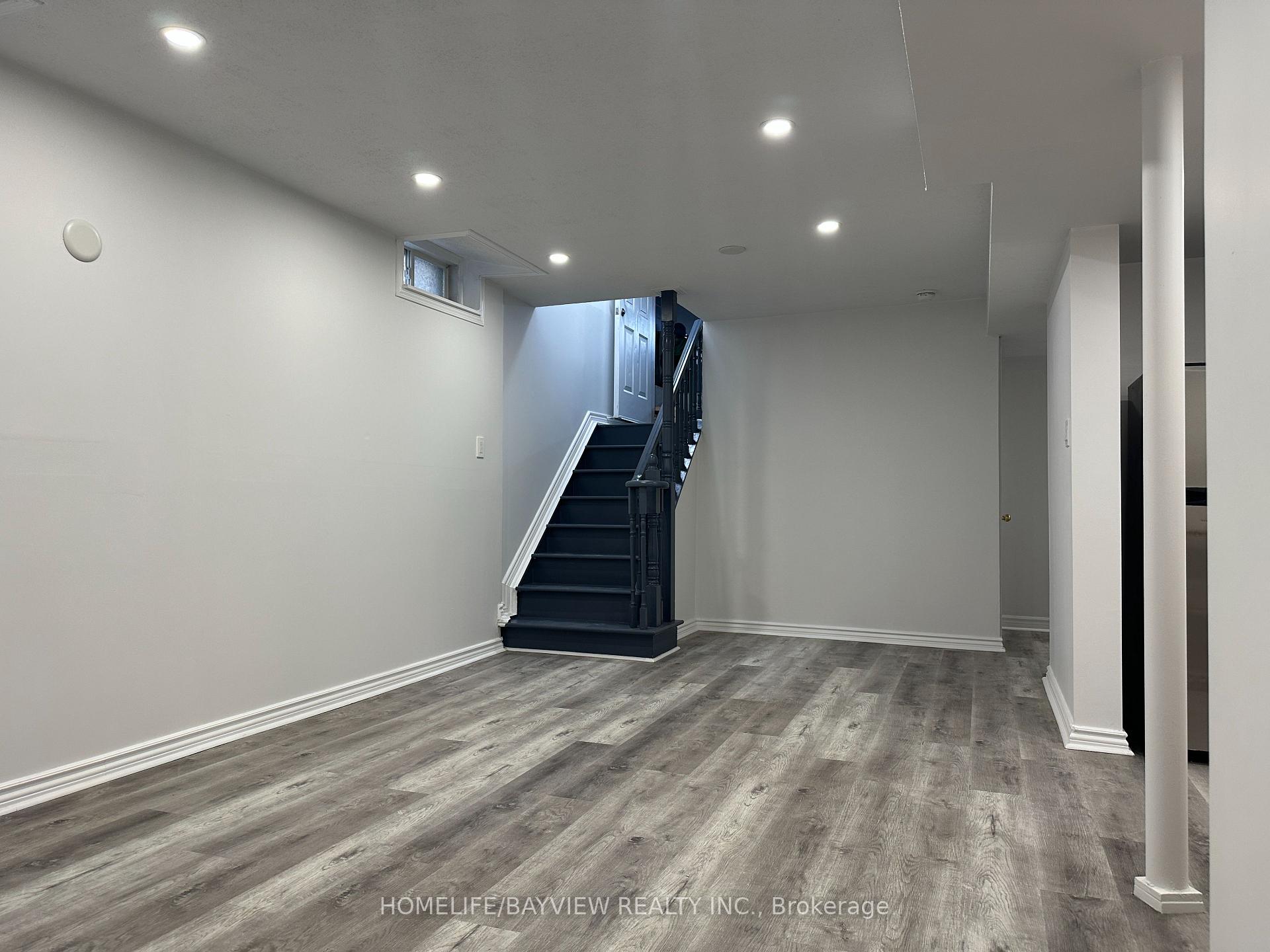 Photo 16 of 36 Rosanna(Lower Level) Crescent, Vaughan, Maple — HOMEH
