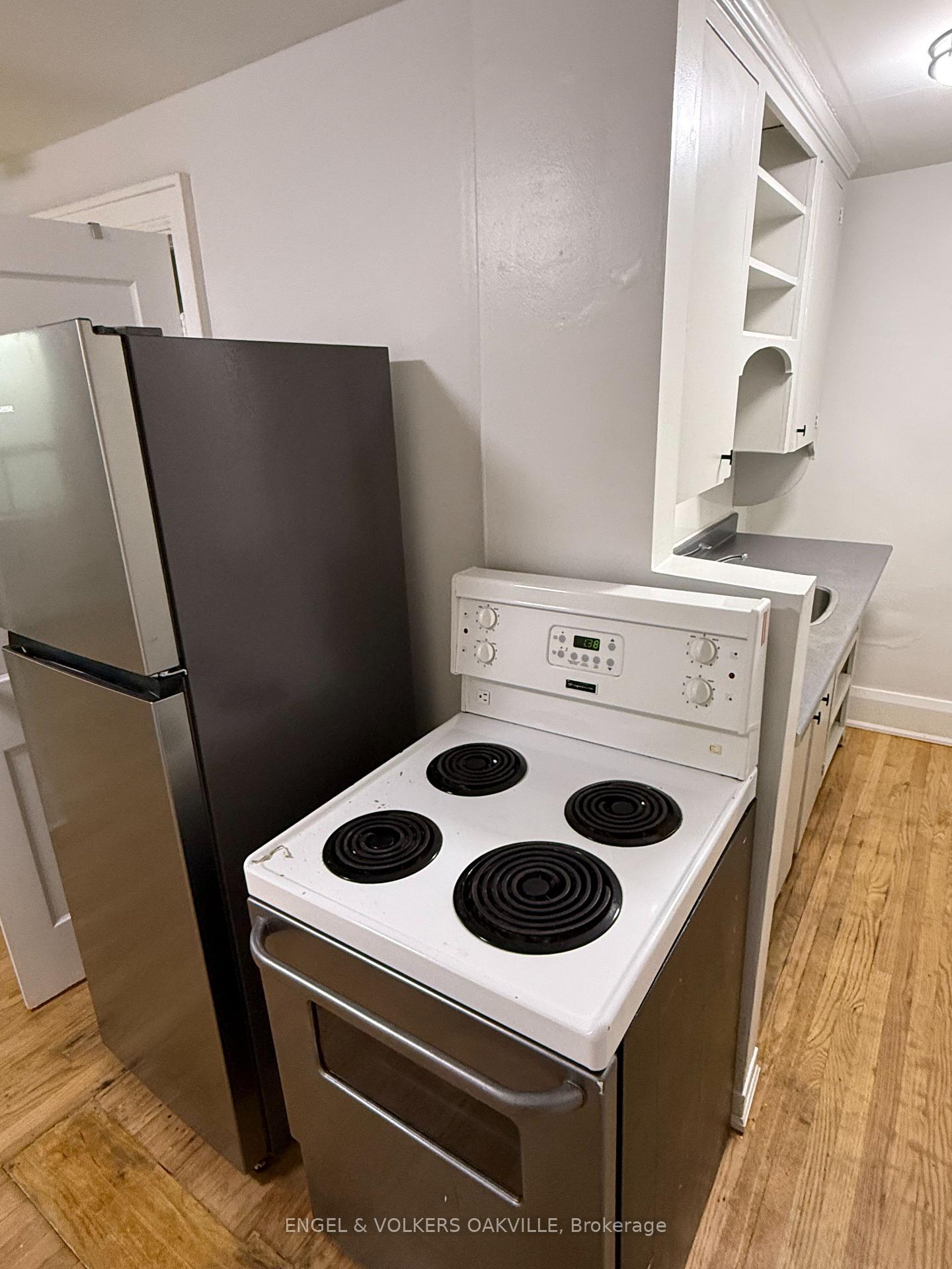 Photo 6 of Unit 2, 155 Lakeshore Road E, Oakville, Old Oakville — HOMEH