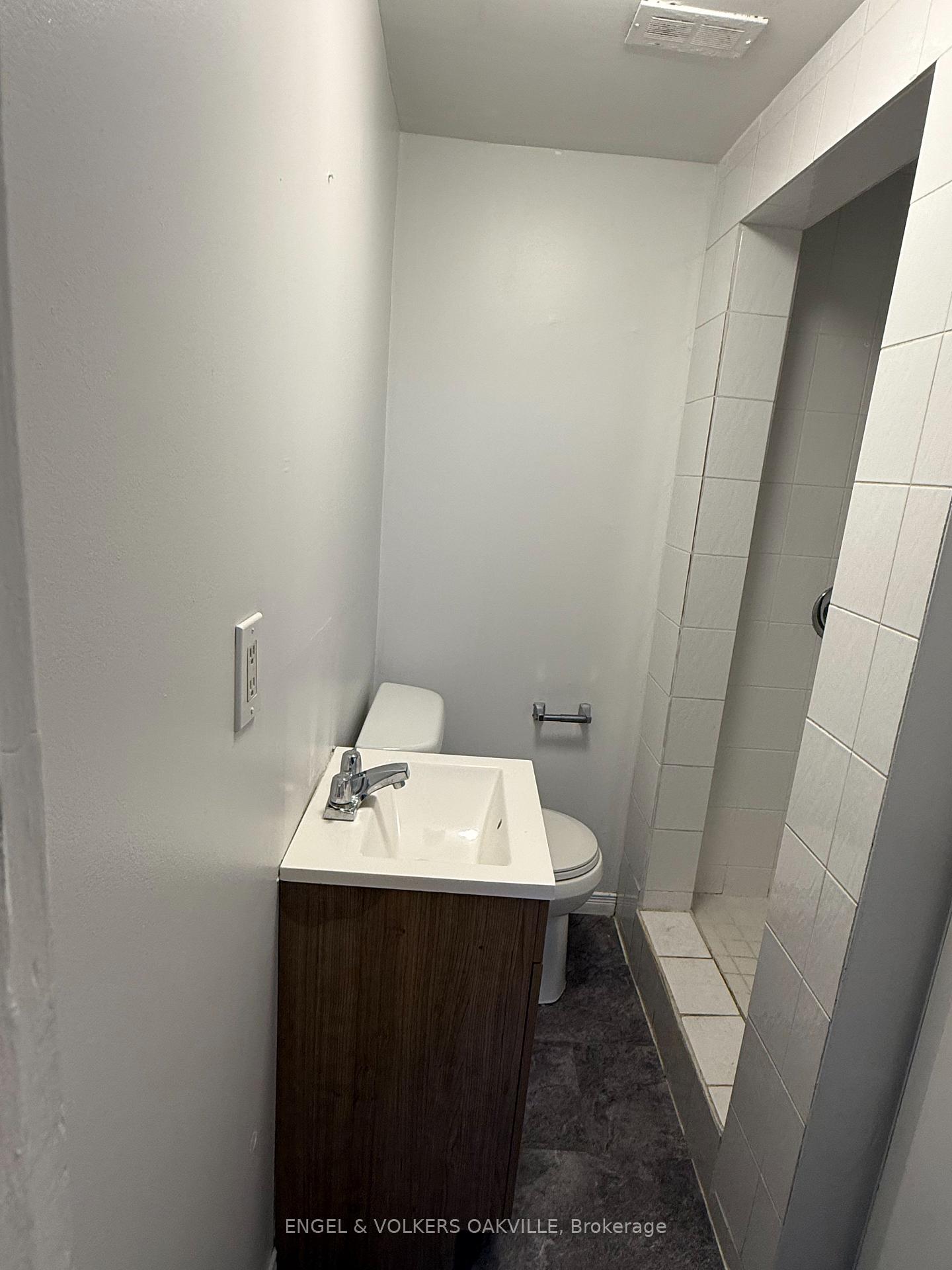 Photo 12 of Unit 2, 155 Lakeshore Road E, Oakville, Old Oakville — HOMEH