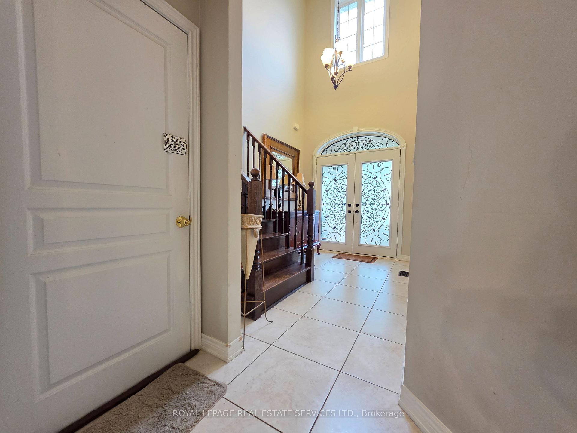 Photo 3 of 2488 Millstone Drive, Oakville, Westmount — HOMEH